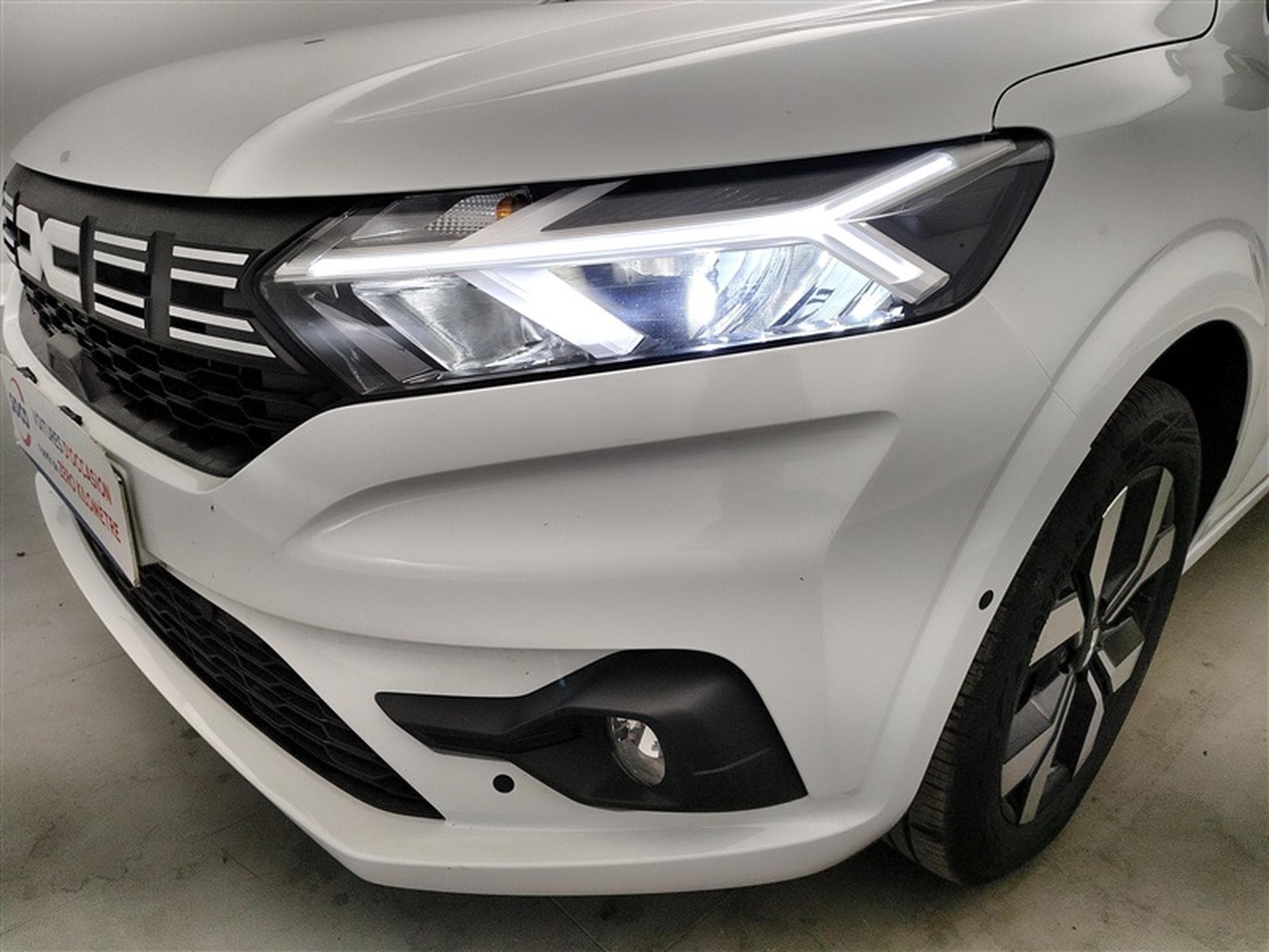 Dacia Sandero 1.0 TCe Journey CARPLAY / FULL LED / PDC AV-AR (2025) - Foto 15