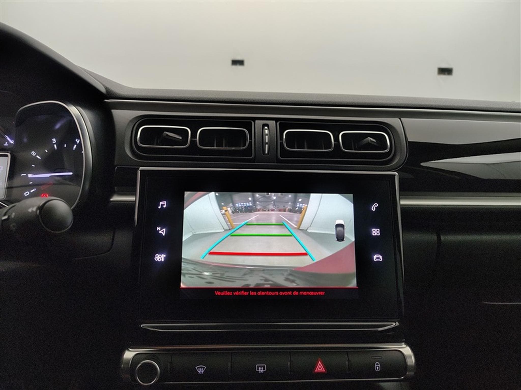 Citroen C3 1.2 PureTech Highlight EAT6 S&S (EU6.2) (2019) - Photo 17