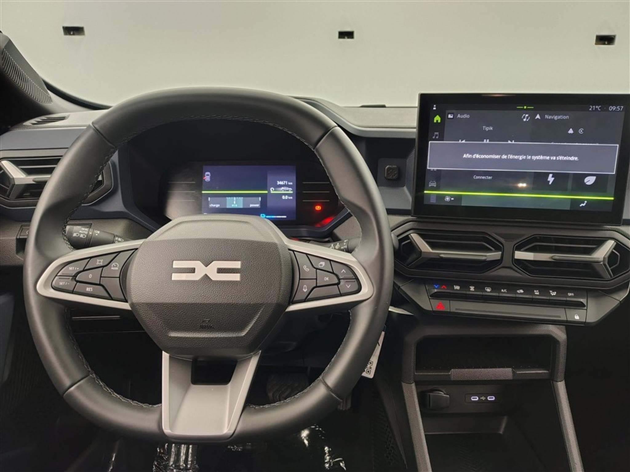 Dacia Duster 1.6 Hybrid EDC CARPLAY / CLIM / FULL LED (2025) - Photo 9