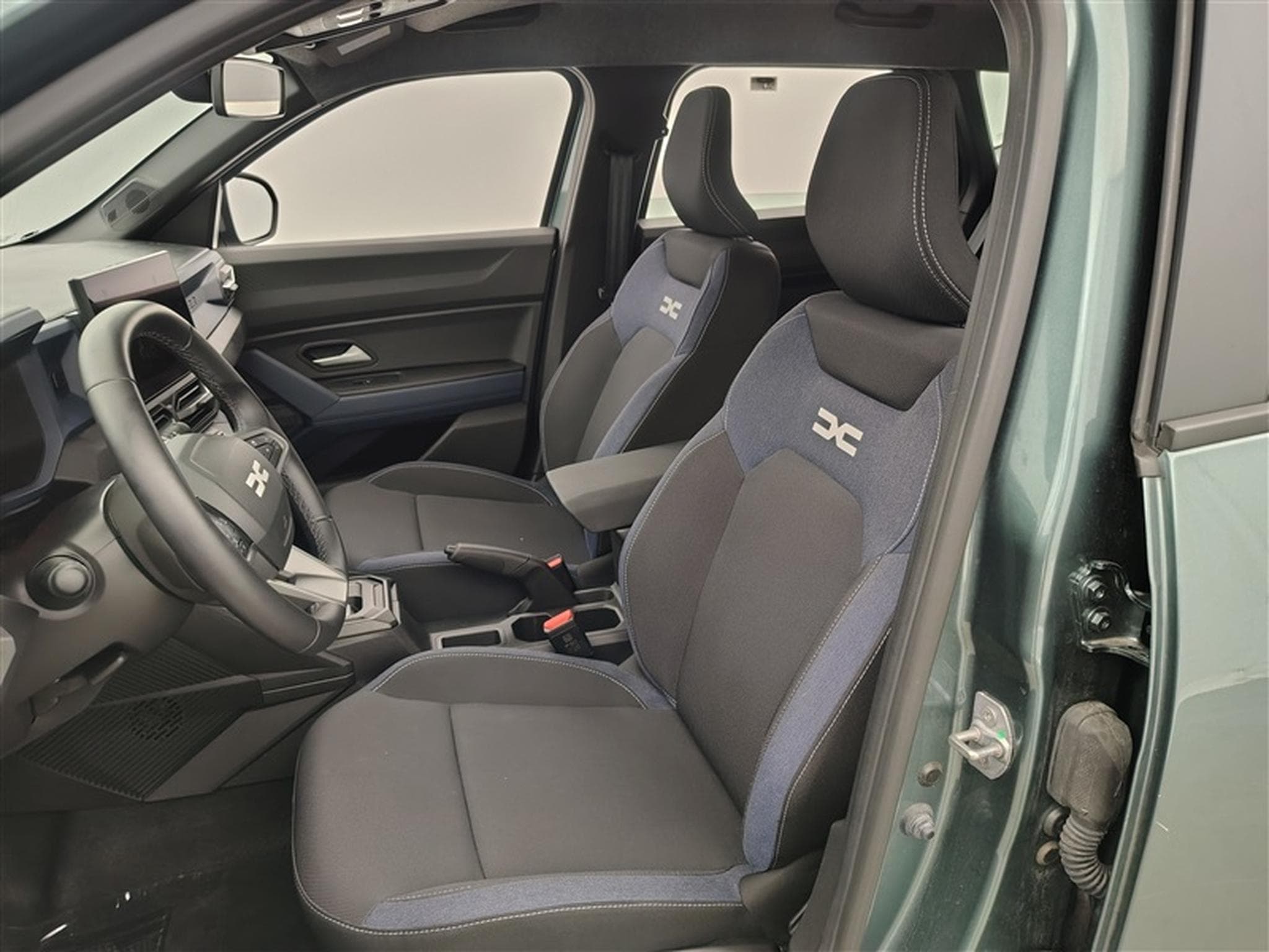 Dacia Duster 1.6 Hybrid EDC CARPLAY / CLIM / FULL LED (2025) - Photo 7