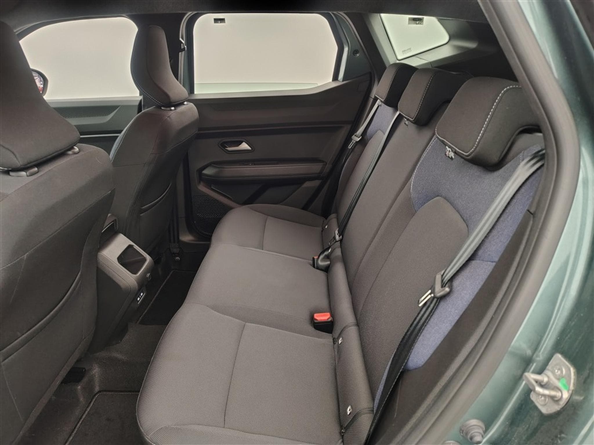 Dacia Duster 1.6 Hybrid EDC CARPLAY / CLIM / FULL LED (2025) - Photo 13