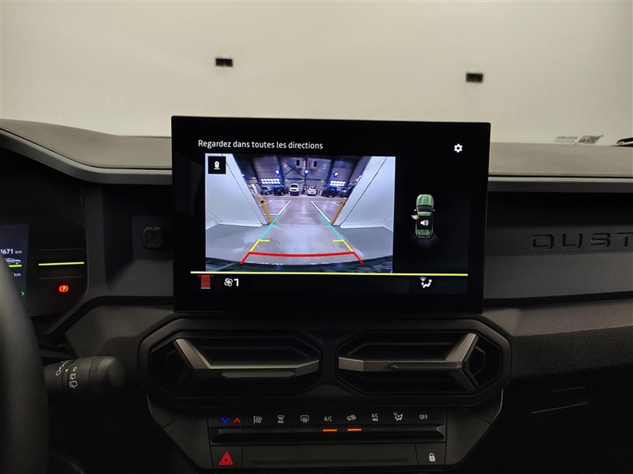Dacia Duster 1.6 Hybrid EDC CARPLAY / CLIM / FULL LED (2025) - Photo 17