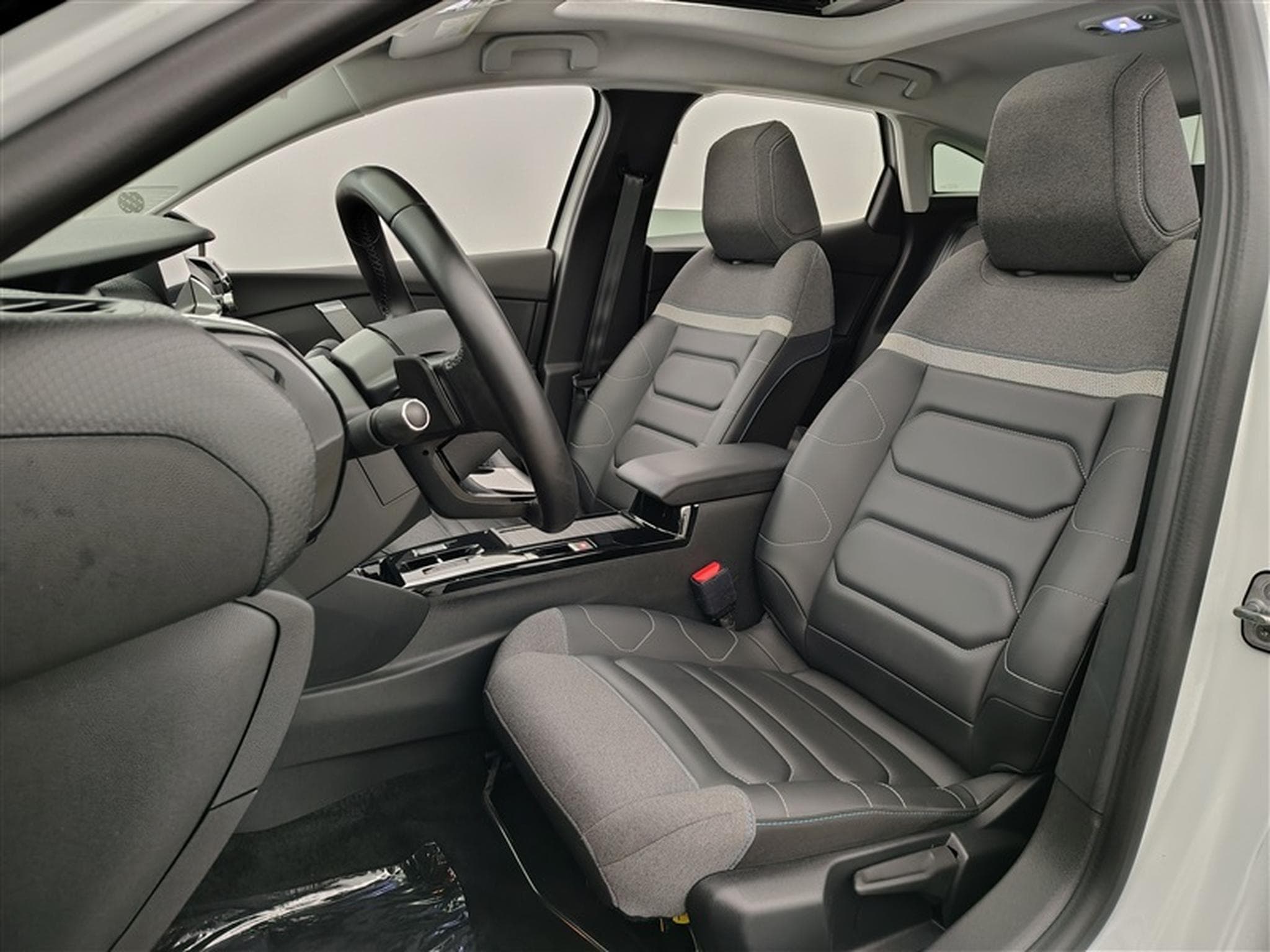 Citroen C4 1.2 PureTech Feel *NAVI/T.OUV/FULL LED/CAM360/PDC* (2023) - Photo 7