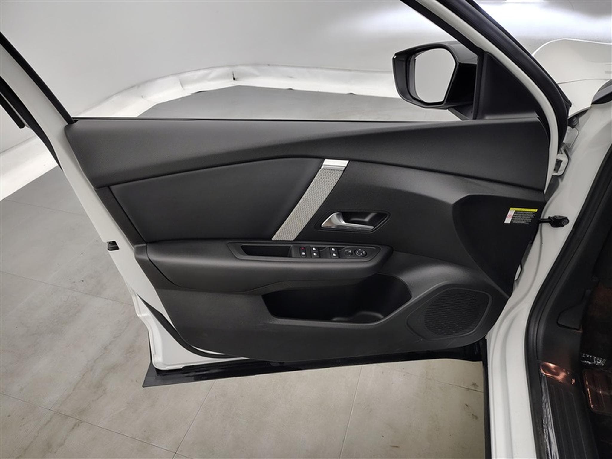 Citroen C4 1.2 PureTech Feel *NAVI/T.OUV/FULL LED/CAM360/PDC* (2023) - Photo 17