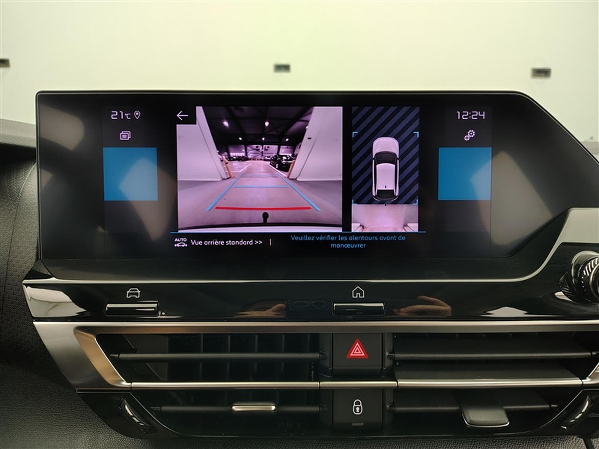Citroen C4 1.2 PureTech Feel *NAVI/T.OUV/FULL LED/CAM360/PDC* (2023) - Photo 18