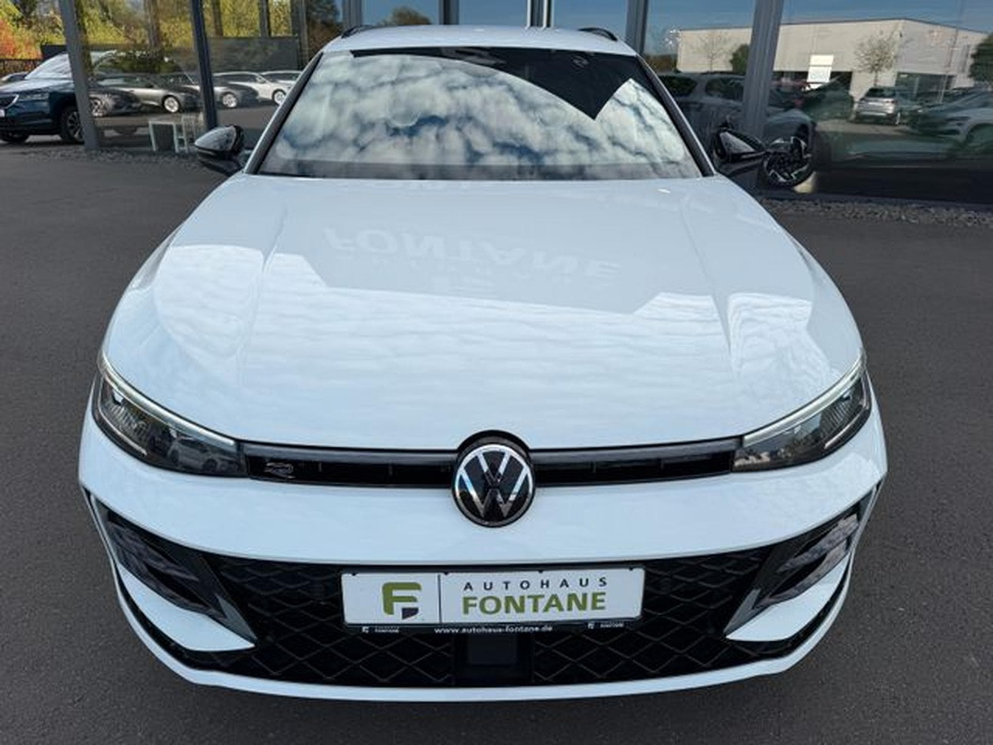 VW Passat Passat Variant 2.0TDI 4Motion R-Line AHK Standhz (2024) - Photo 3
