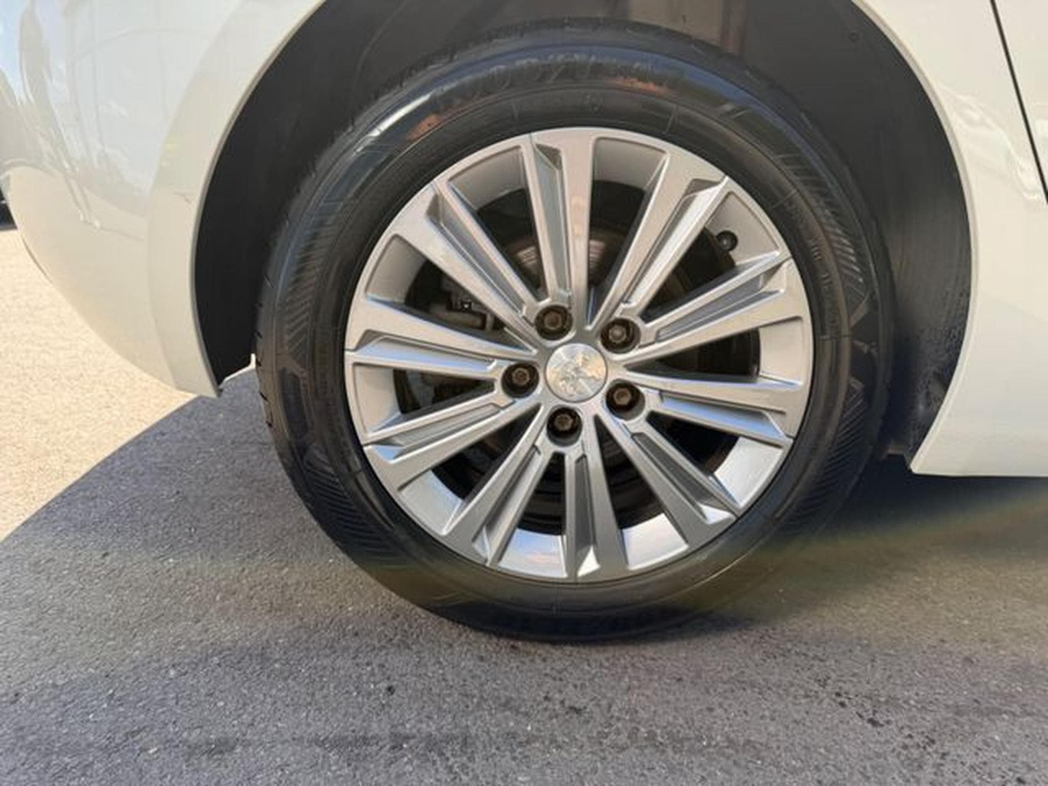 Peugeot 308 308 ALLURE *ALU*NAVI*TEILLEDER*PDC* (2018) - Photo 10