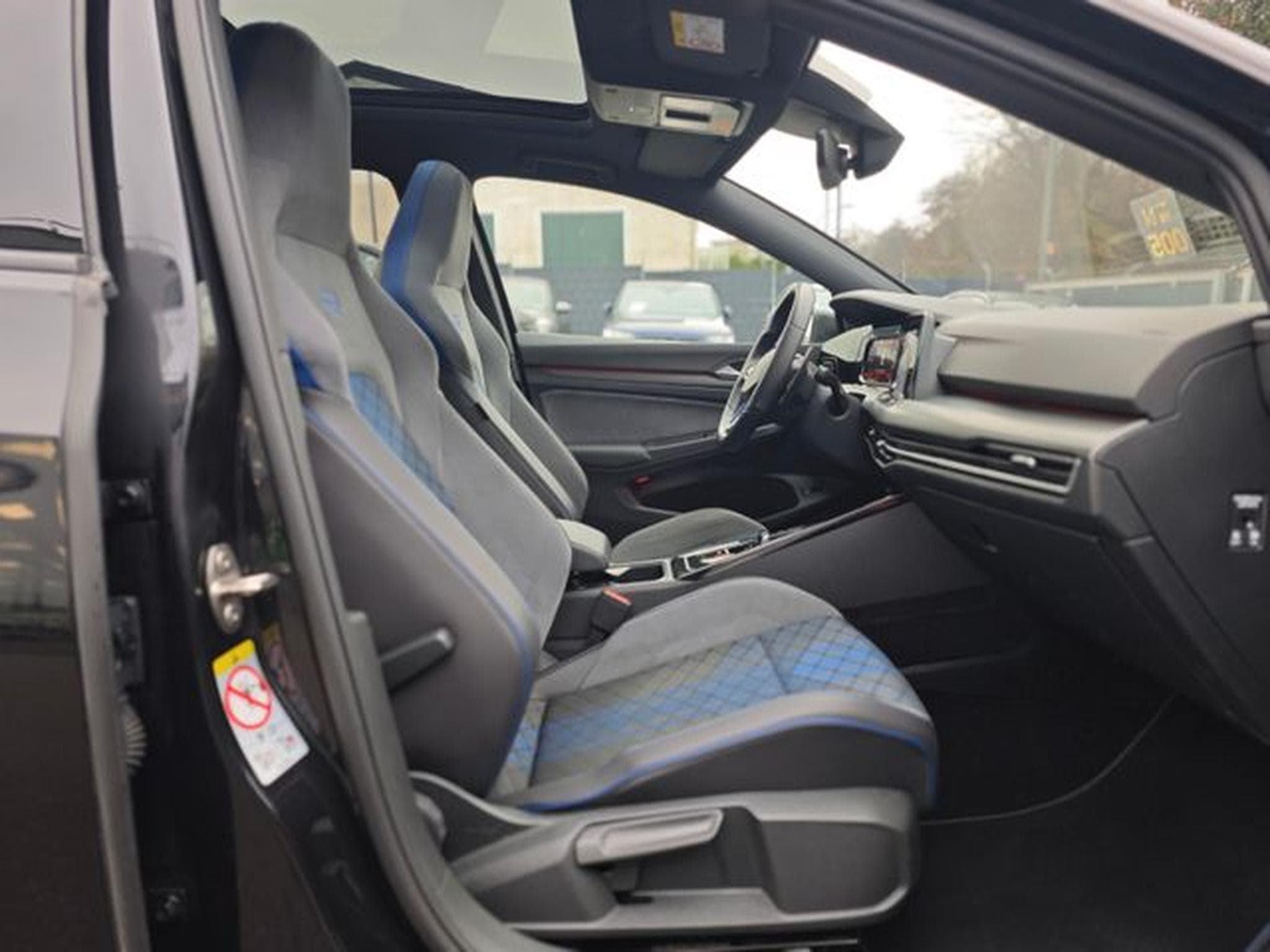 VW Golf Golf VIII R VARIANT 4M*PERFORM*MATRIX*PANO*1.HD* (2023) - Photo 15
