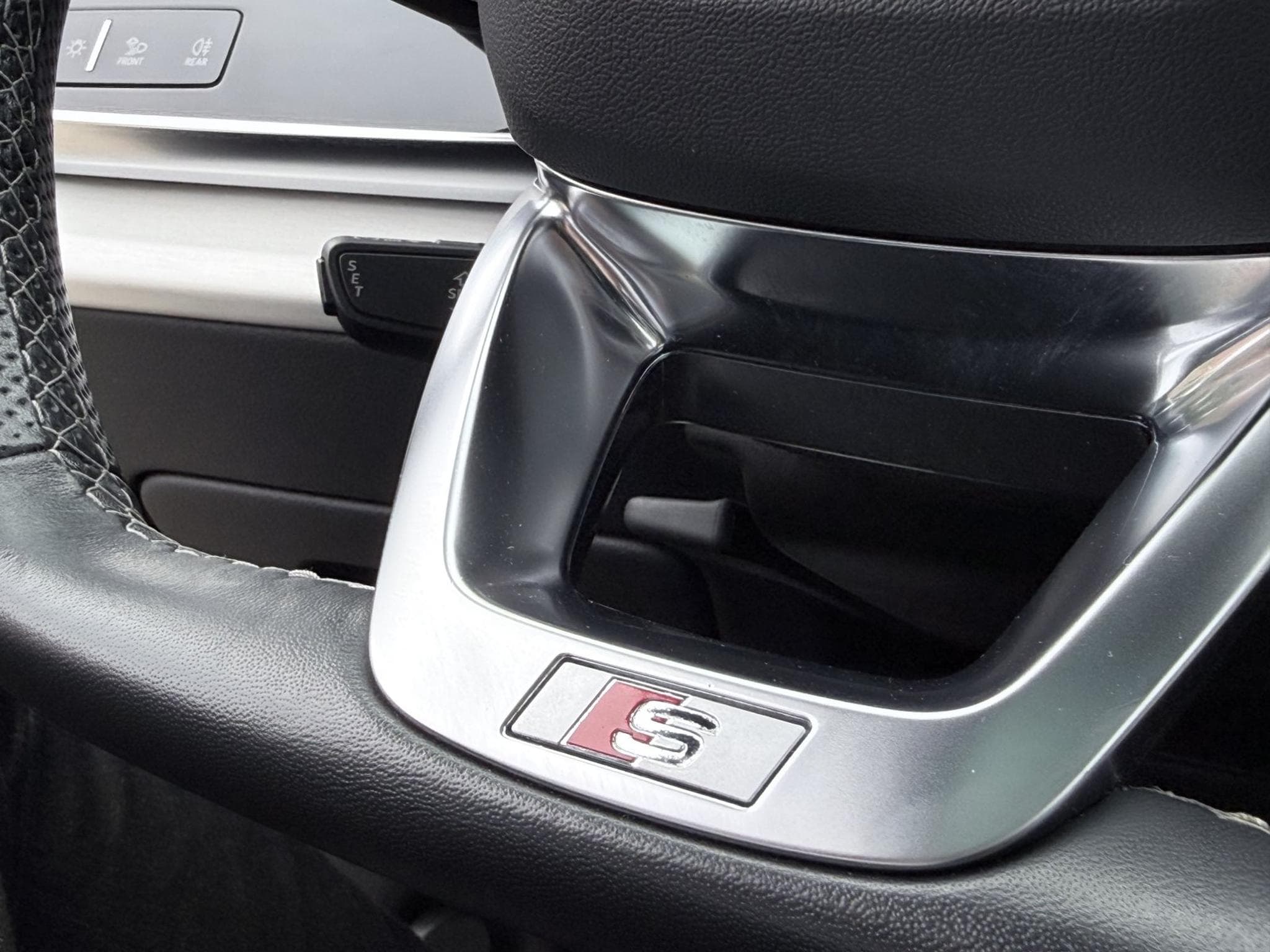 Audi SQ8 4.0 TFSI tiptronic quattro+B&O+Matrix LED+Optikpaket (2022) - Photo 17