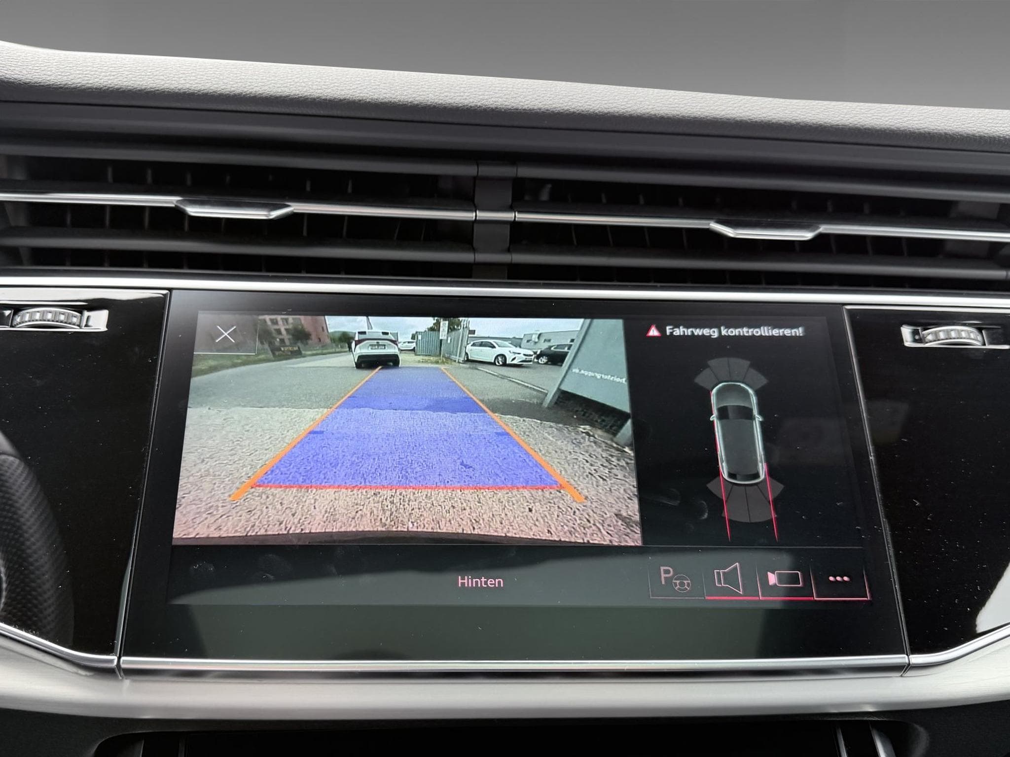 Audi SQ8 4.0 TFSI tiptronic quattro+B&O+Matrix LED+Optikpaket (2022) - Photo 25