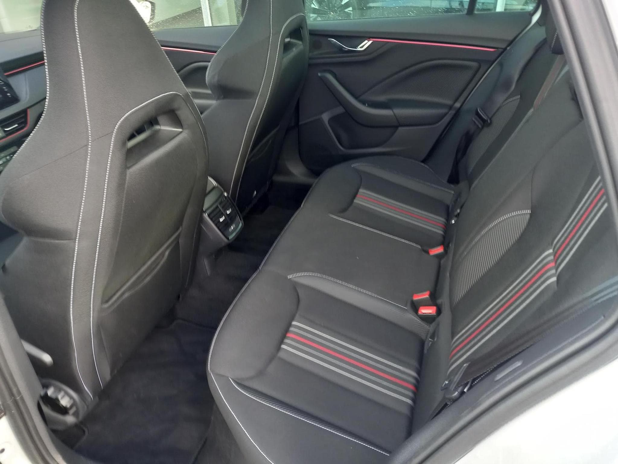 Skoda Kamiq Monte Carlo 1.0 (2024) - Foto 5