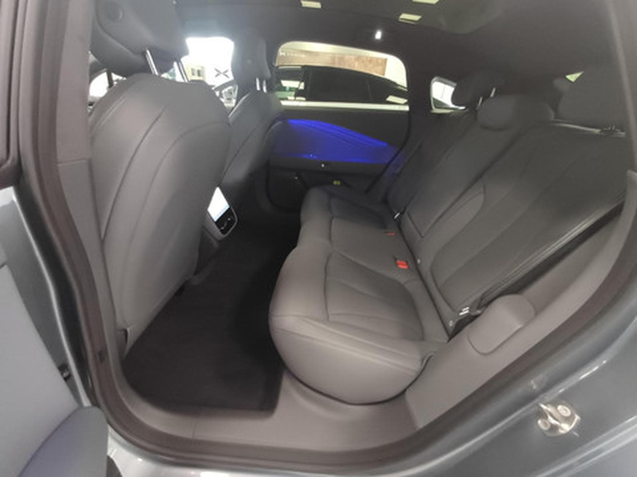 Xpeng P7 BEV 75KWH Performance AWD (2026) - Photo 11