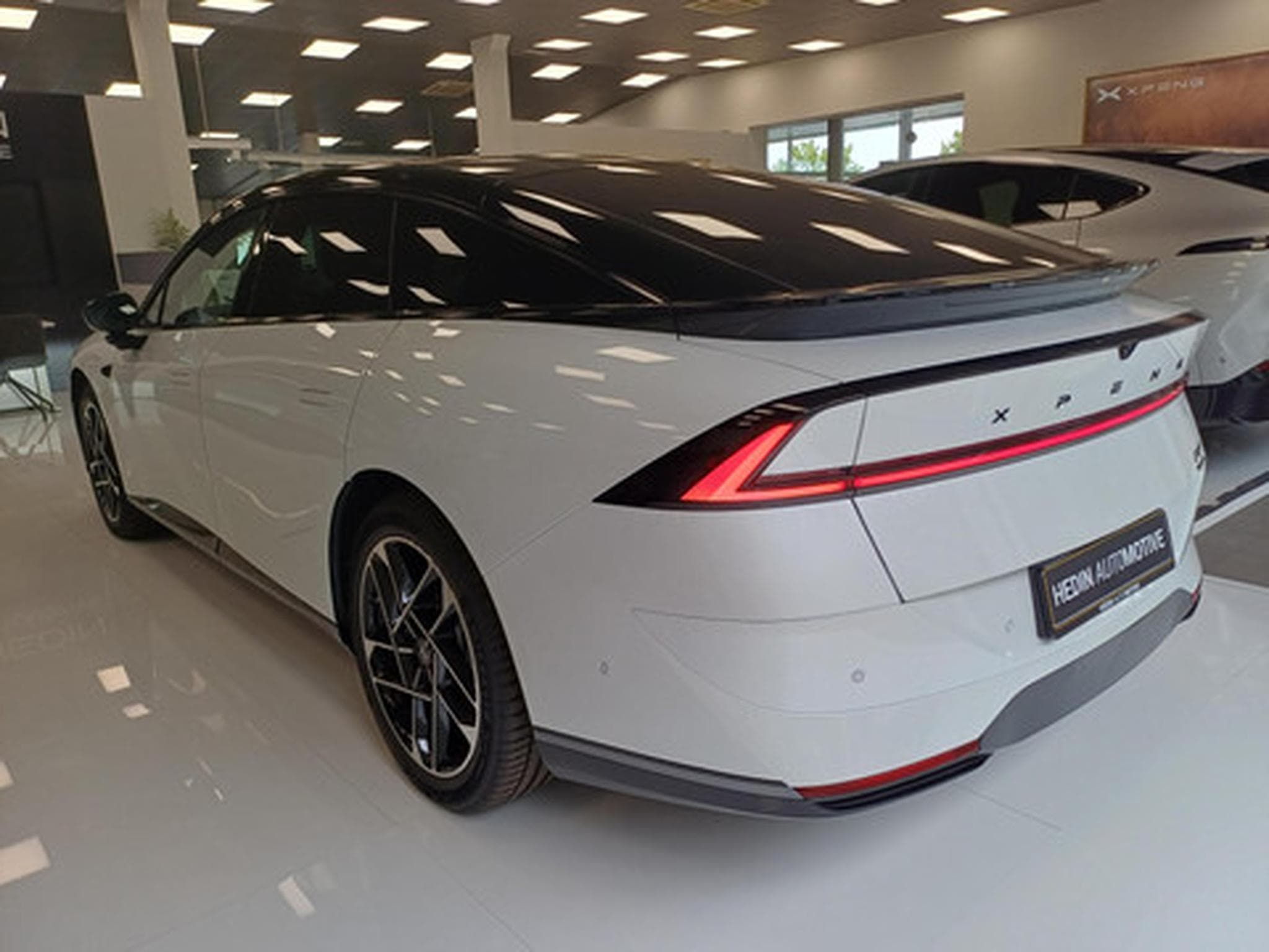 Xpeng P7 BEV 75KWH Performance AWD (2026) - Photo 4