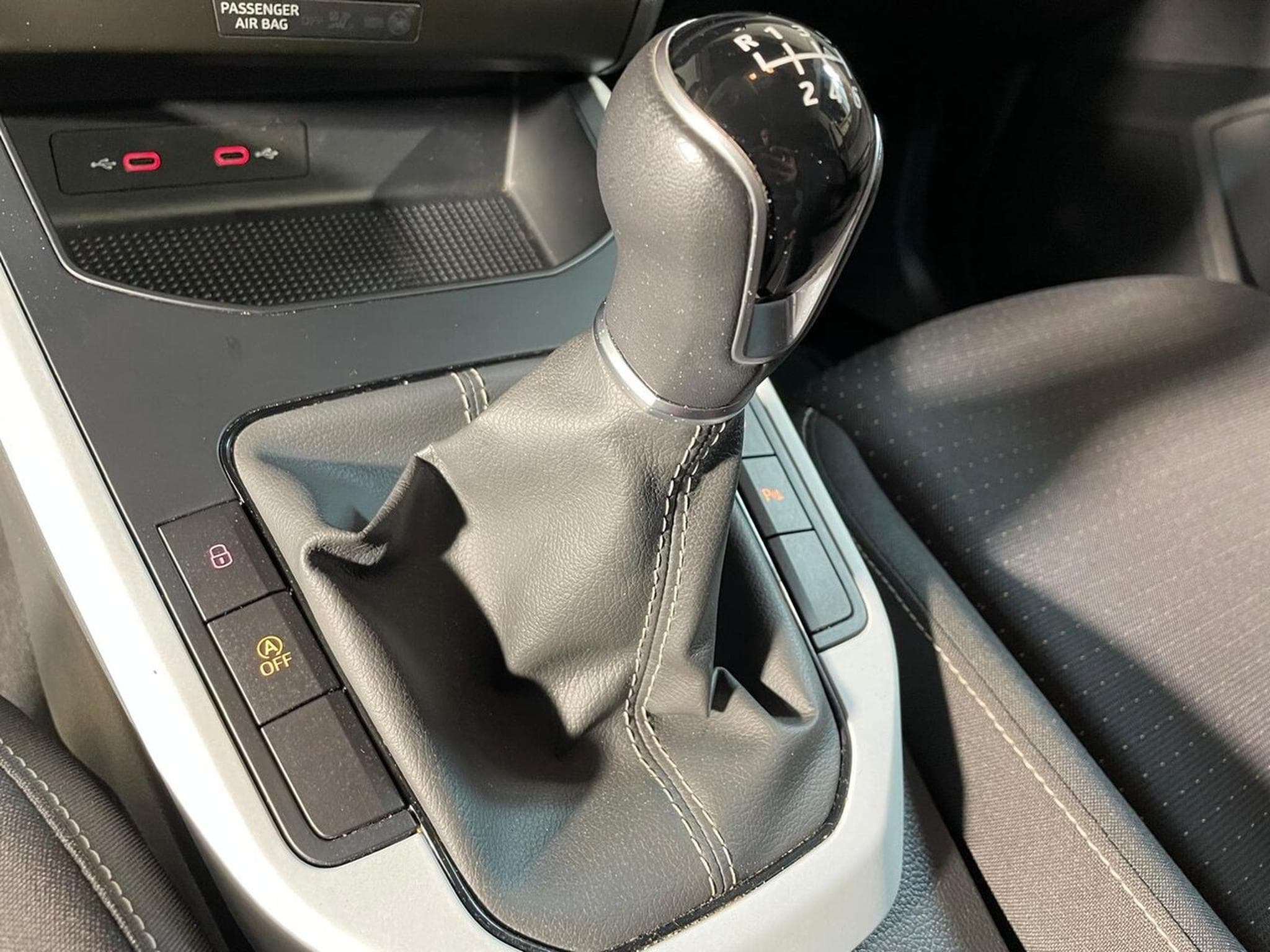 Seat Arona 1.0 TSI 110 MOVE COPA CARPLAY (2022) - Photo 9