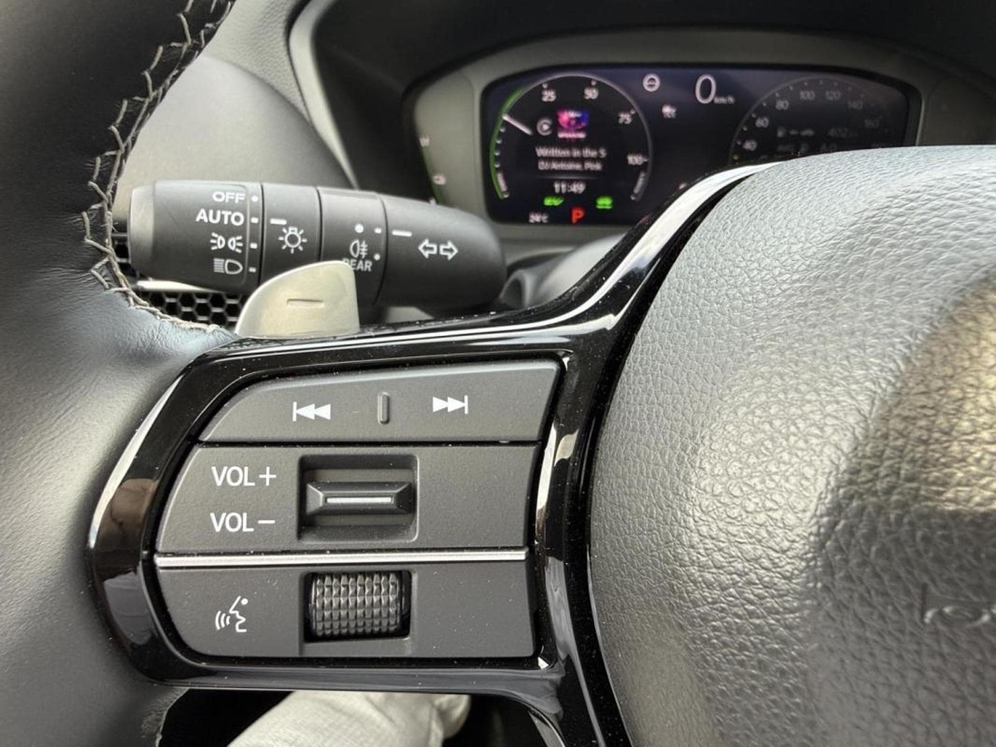 Honda ZR-V -25% 2.0 i-MMD 184ch e:HEV Advance MY26 (2026) - Photo 15
