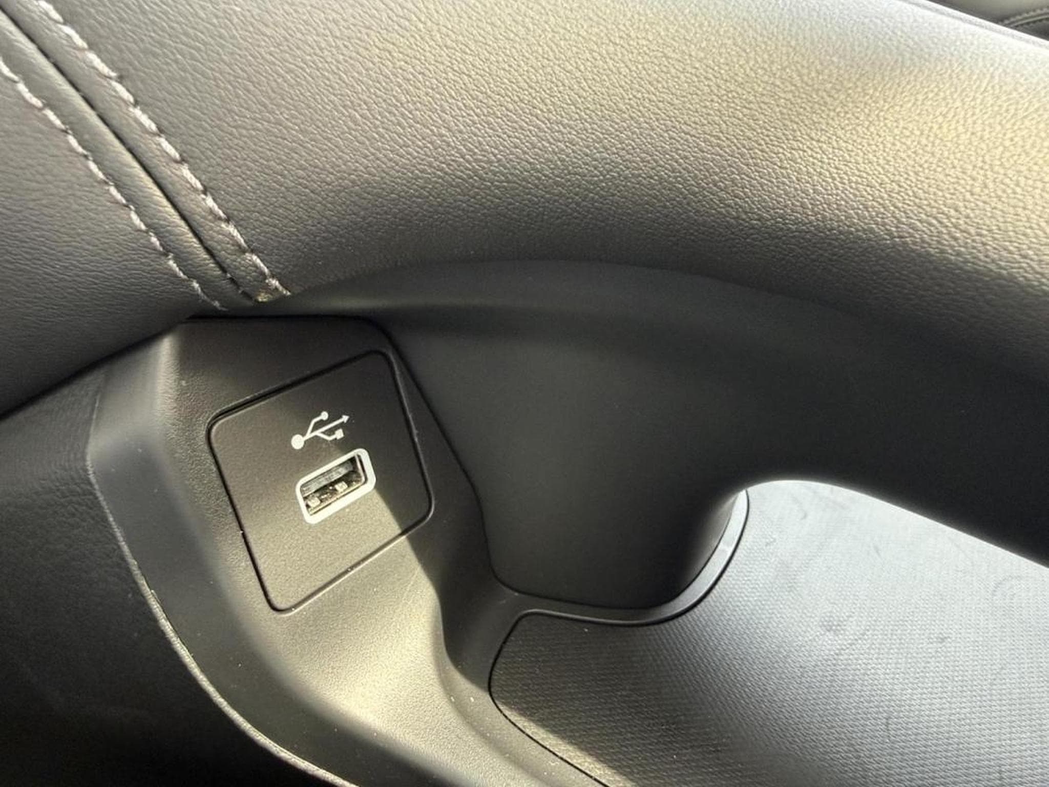 Honda ZR-V -25% 2.0 i-MMD 184ch e:HEV Advance MY26 (2026) - Photo 17