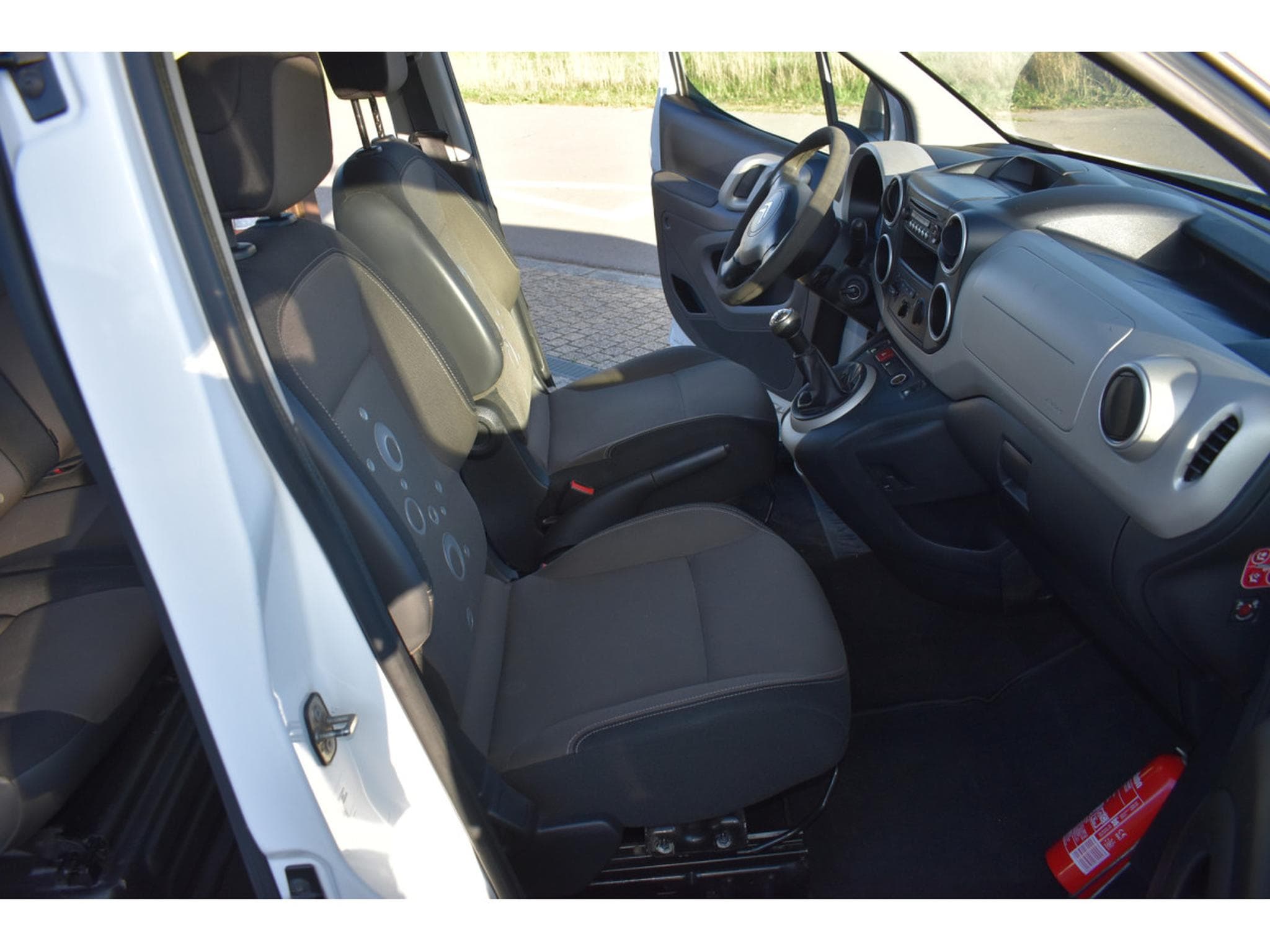 Citroën Berlingo 1,6 HDi 5 places (2014) - Photo 8