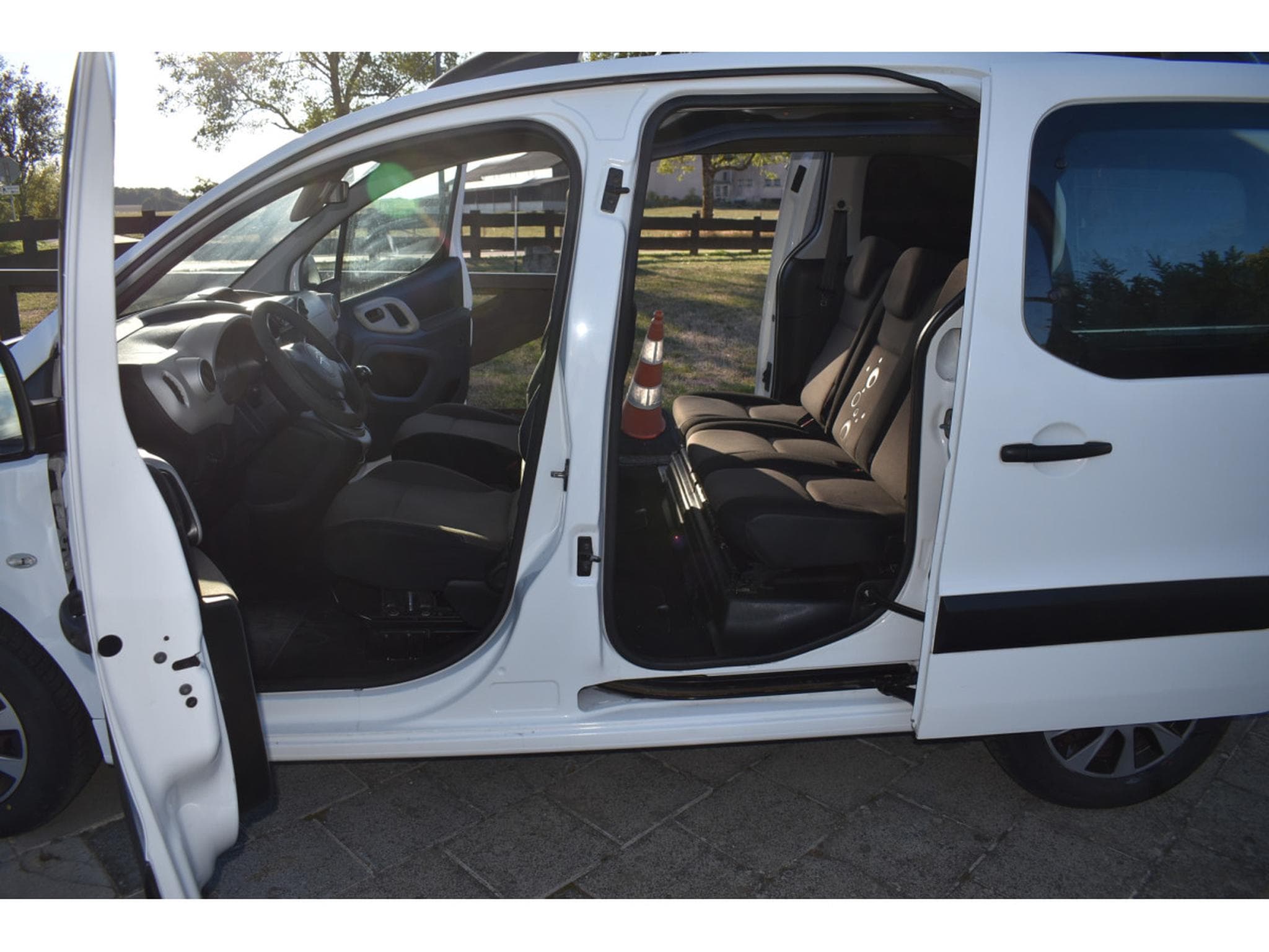 Citroën Berlingo 1,6 HDi 5 places (2014) - Photo 11