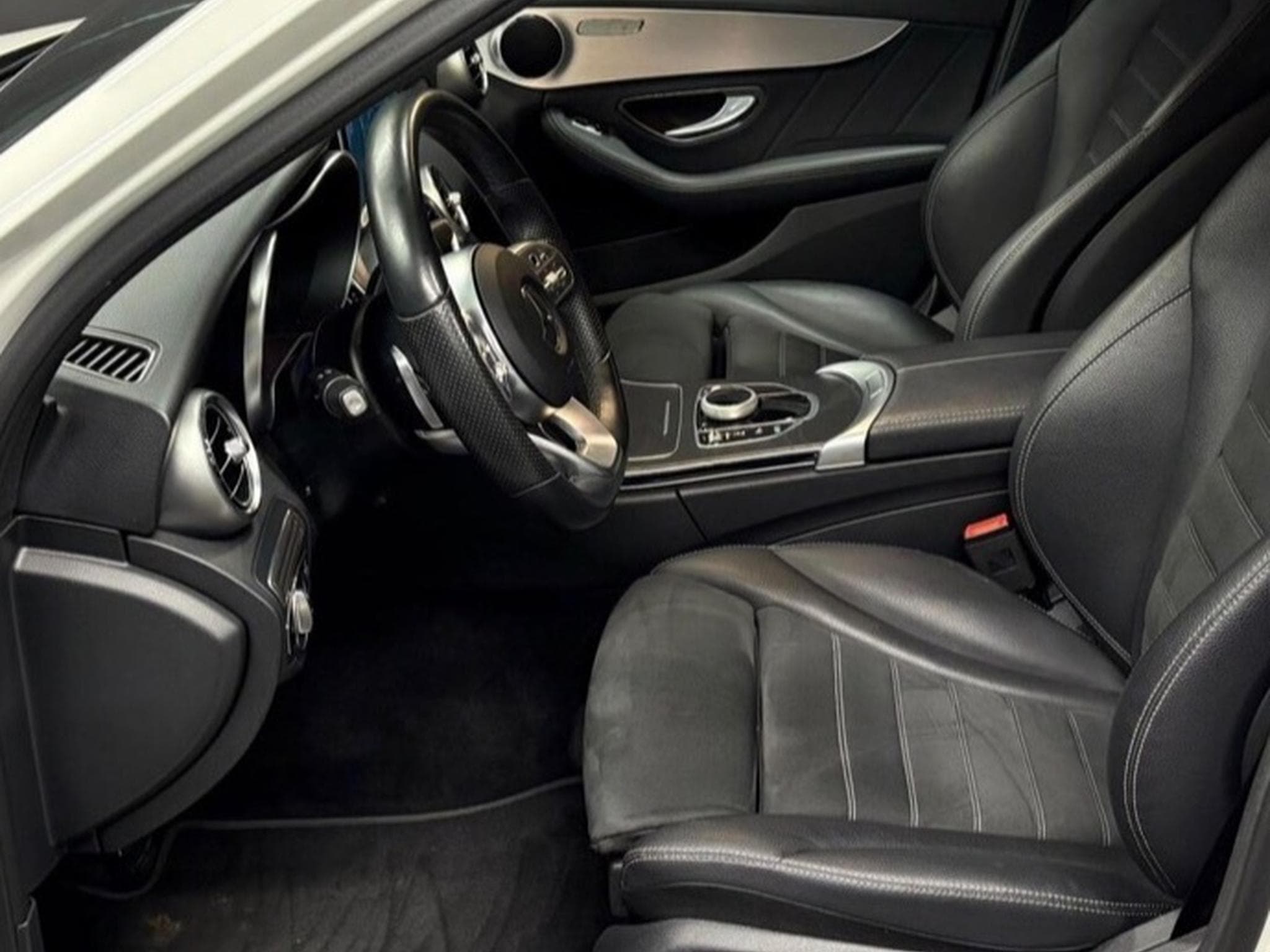 Mercedes C 220 AMG Line (2019) - Photo 2