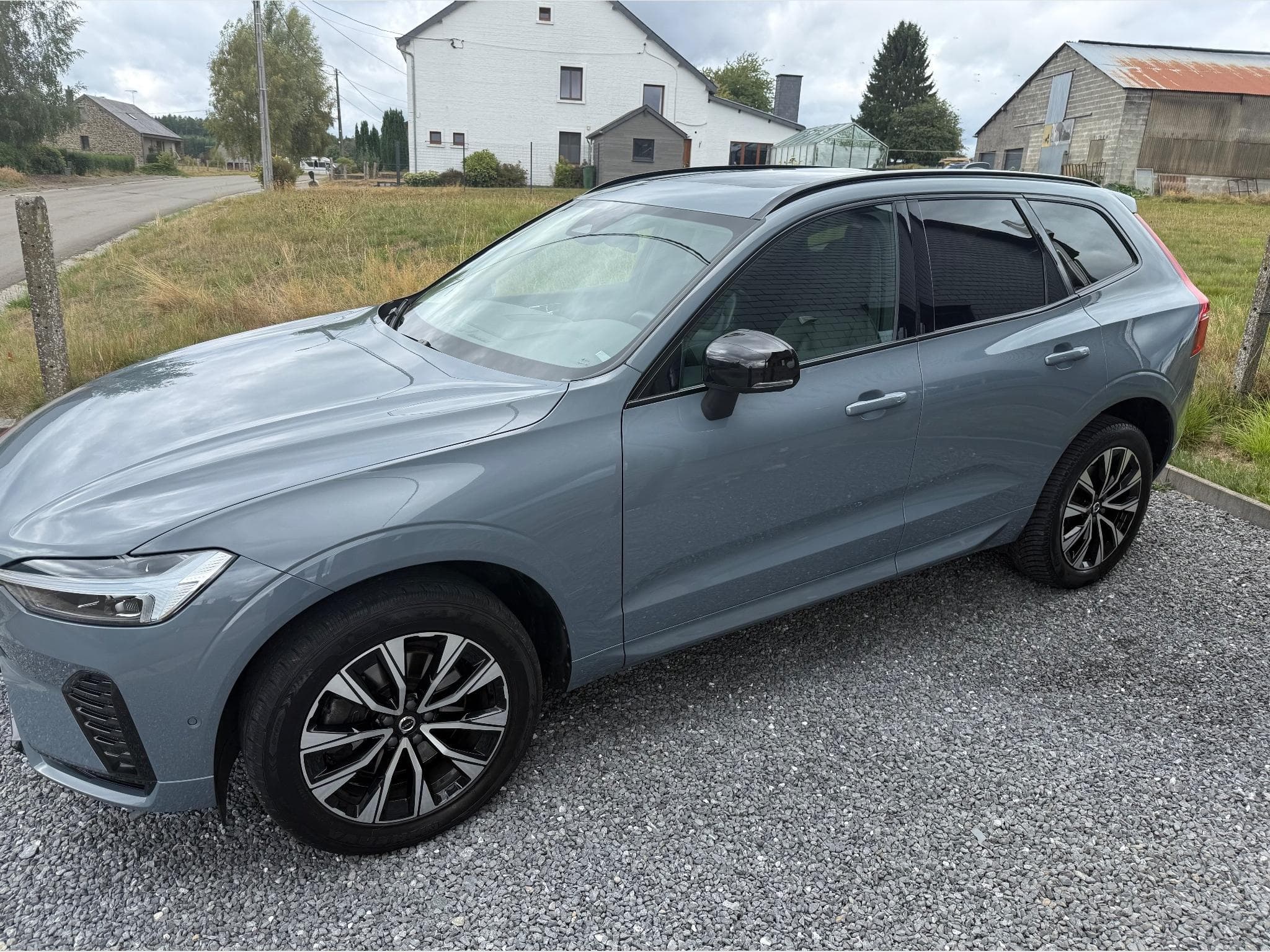 Volvo XC60 Plus dark (2023) - Photo 2