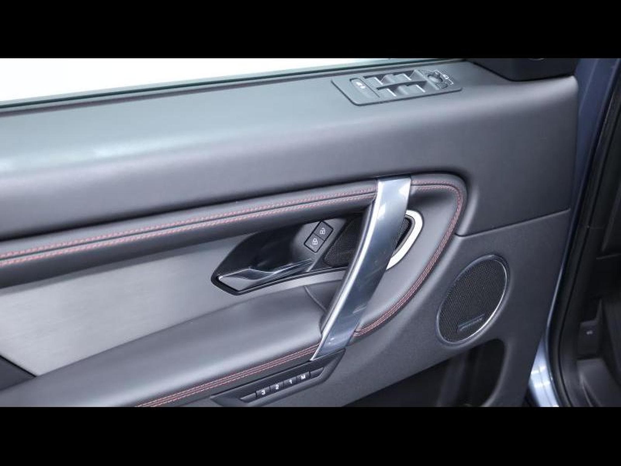 Land-Rover Discovery Sport P250 R-Dynamic HSE Auto (2023) - Photo 25