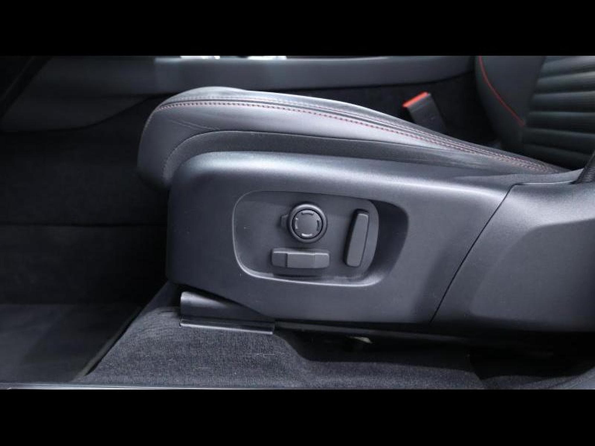 Land-Rover Discovery Sport P250 R-Dynamic HSE Auto (2023) - Photo 26