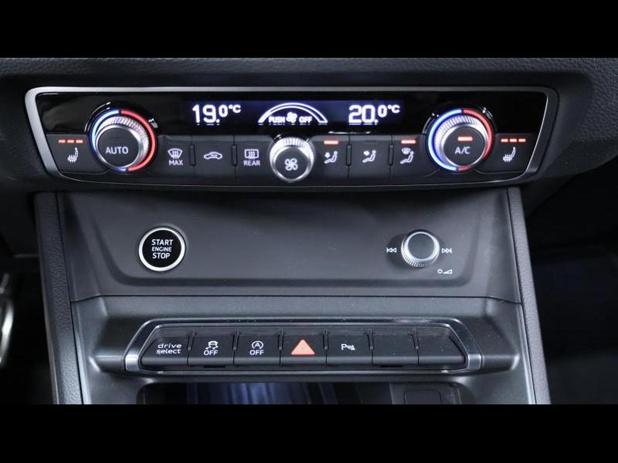 Audi Q3 45TFSI 245 S-Line S-tronic (2021) - Photo 23