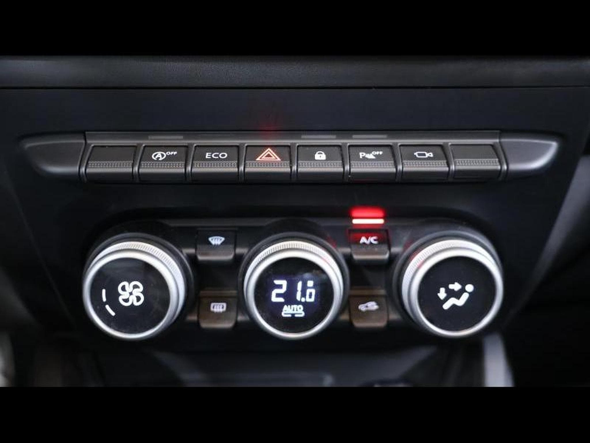 Dacia Duster 1.3 TCe 150 EDC Journey (2023) - Photo 21