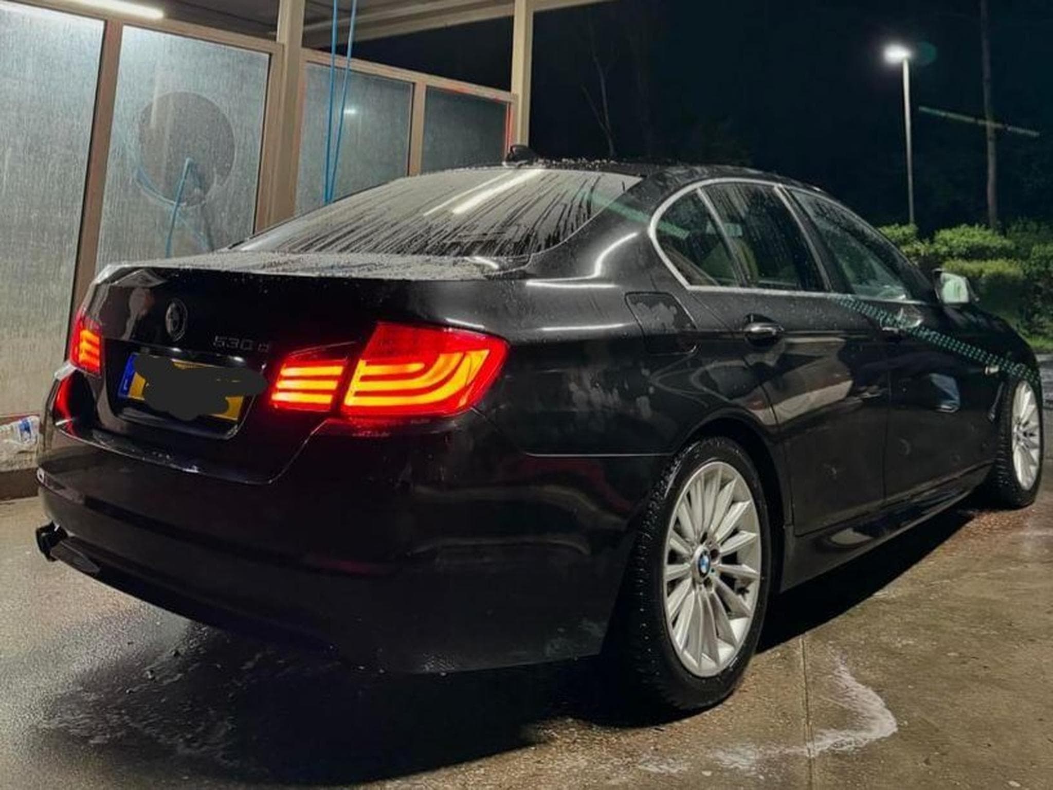 BMW 530 Luxury (2012) - Photo 2