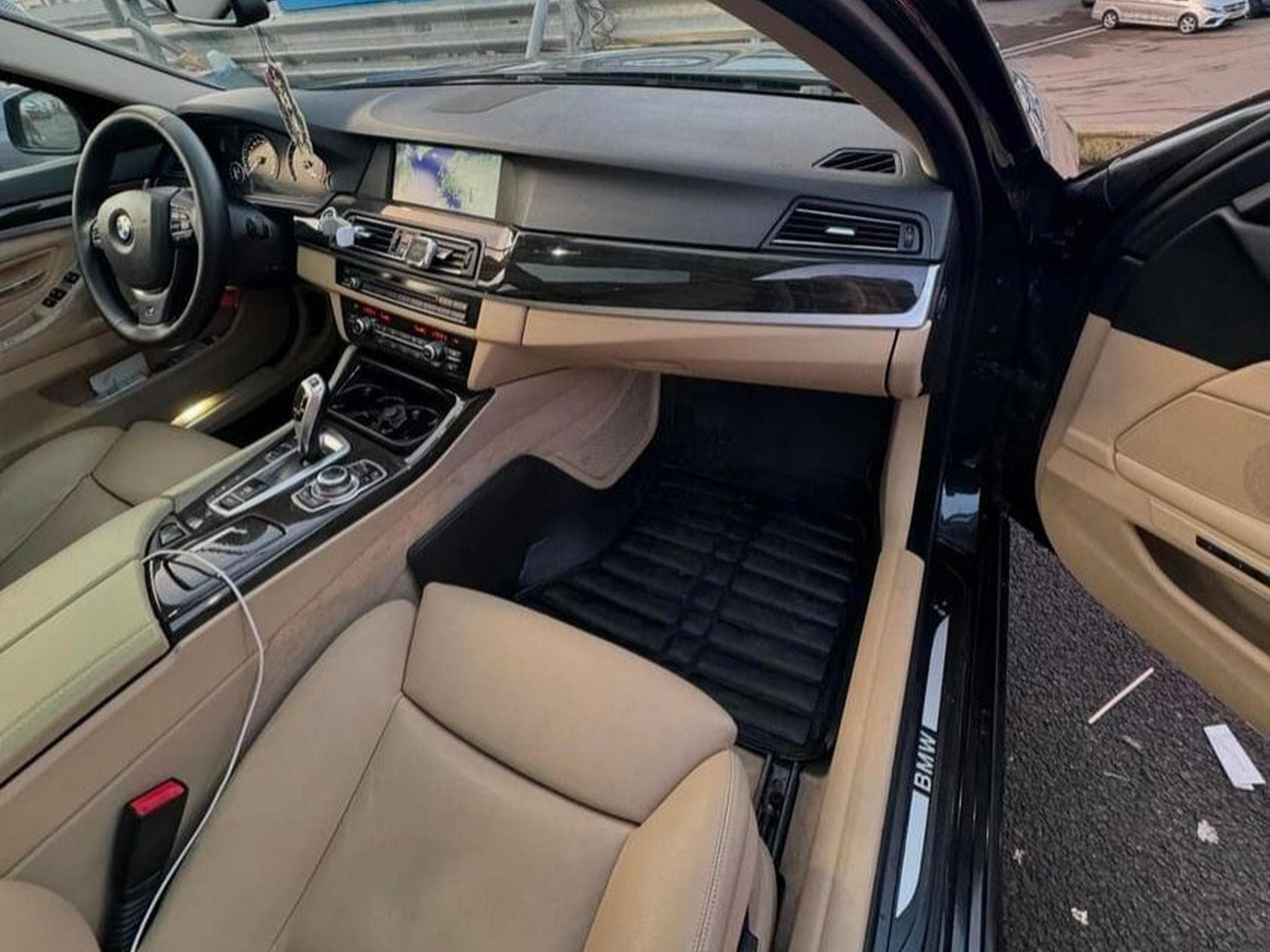 BMW 530 Luxury (2012) - Photo 3