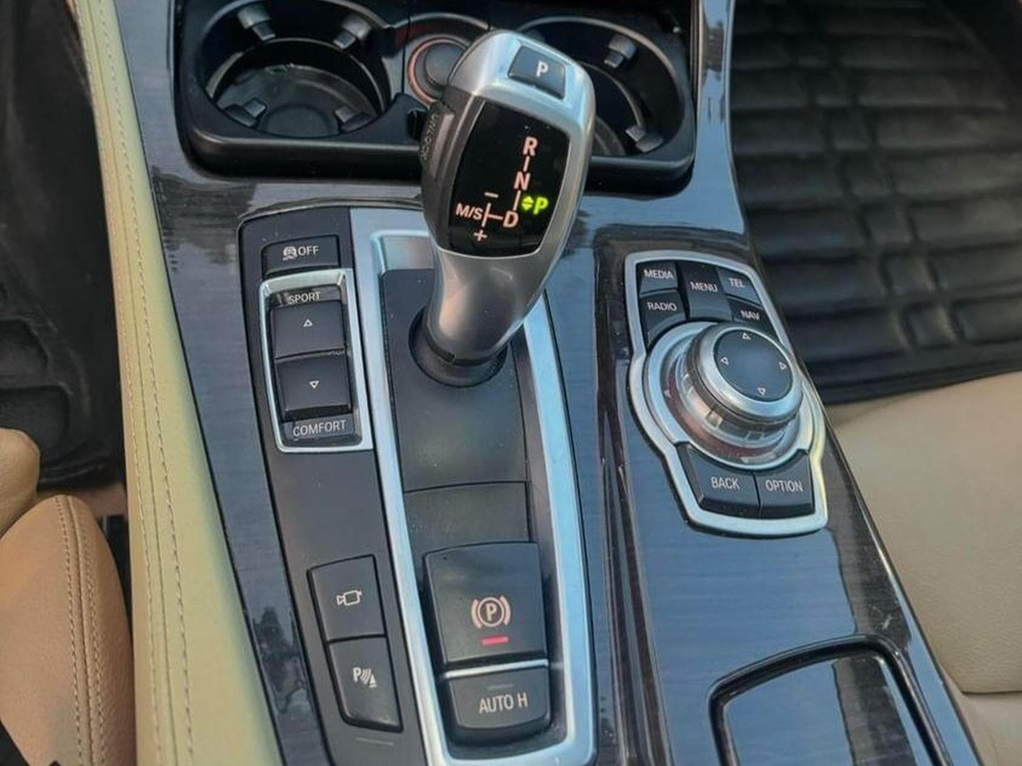 BMW 530 Luxury (2012) - Photo 6