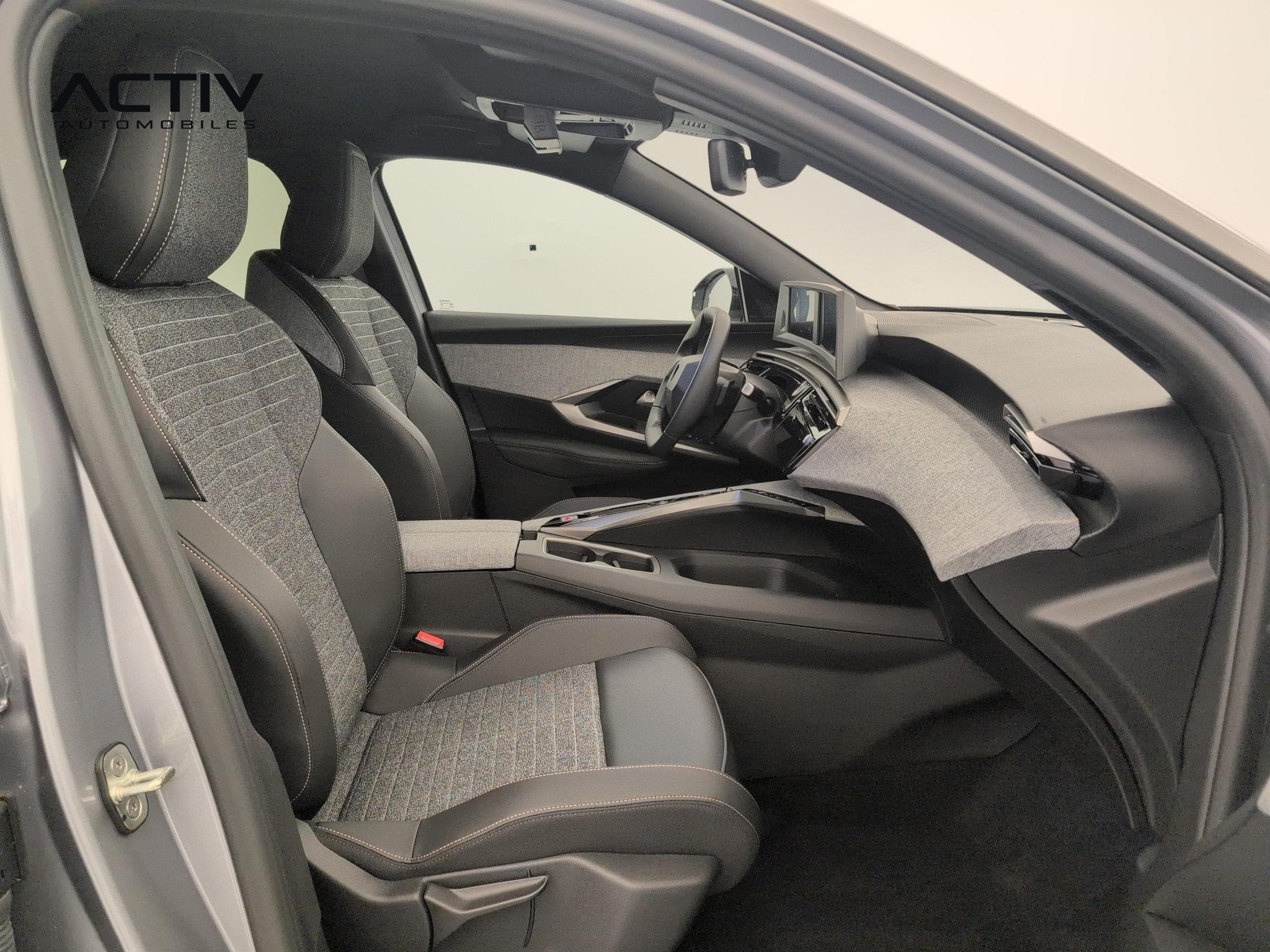 Peugeot 3008 Hybrid 145 e-DCS6 Allure (2025) - Photo 9