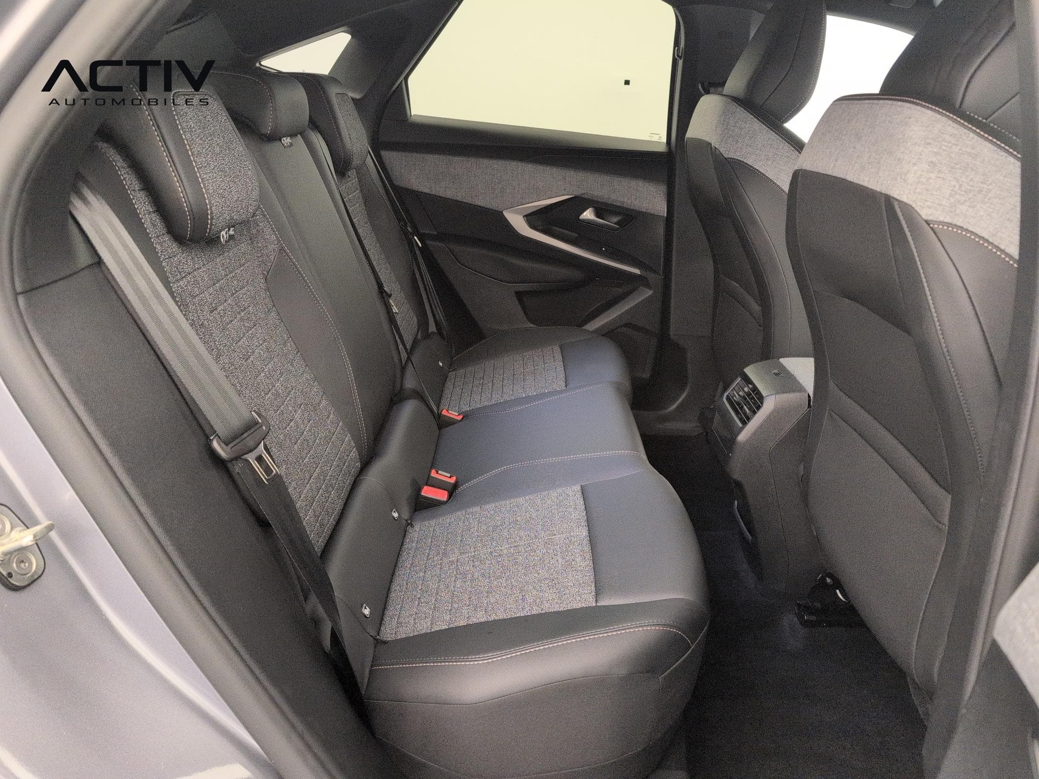 Peugeot 3008 Hybrid 145 e-DCS6 Allure (2025) - Photo 10