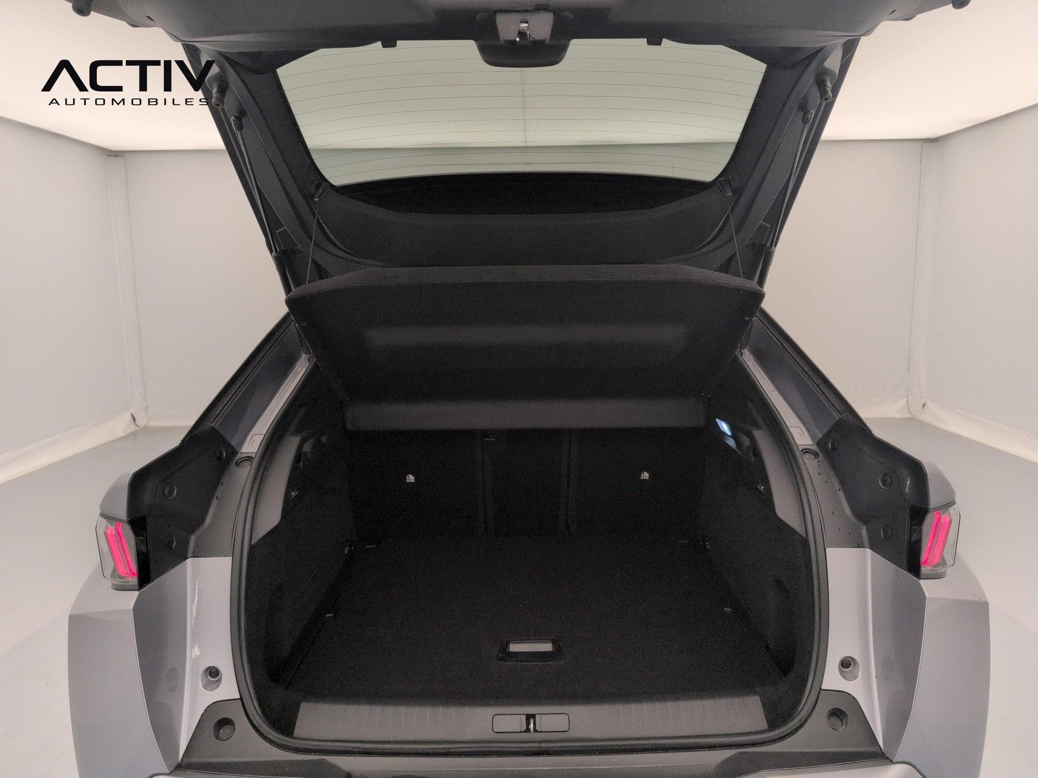 Peugeot 3008 Hybrid 145 e-DCS6 Allure (2025) - Photo 11