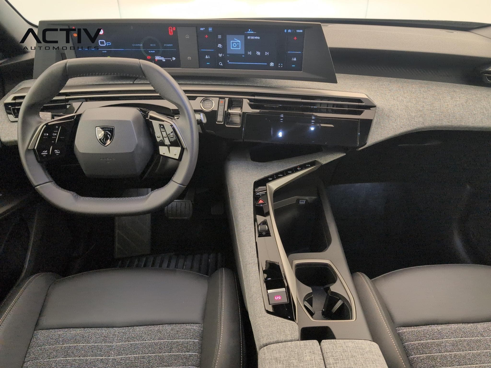 Peugeot 3008 Hybrid 145 e-DCS6 Allure (2025) - Photo 13