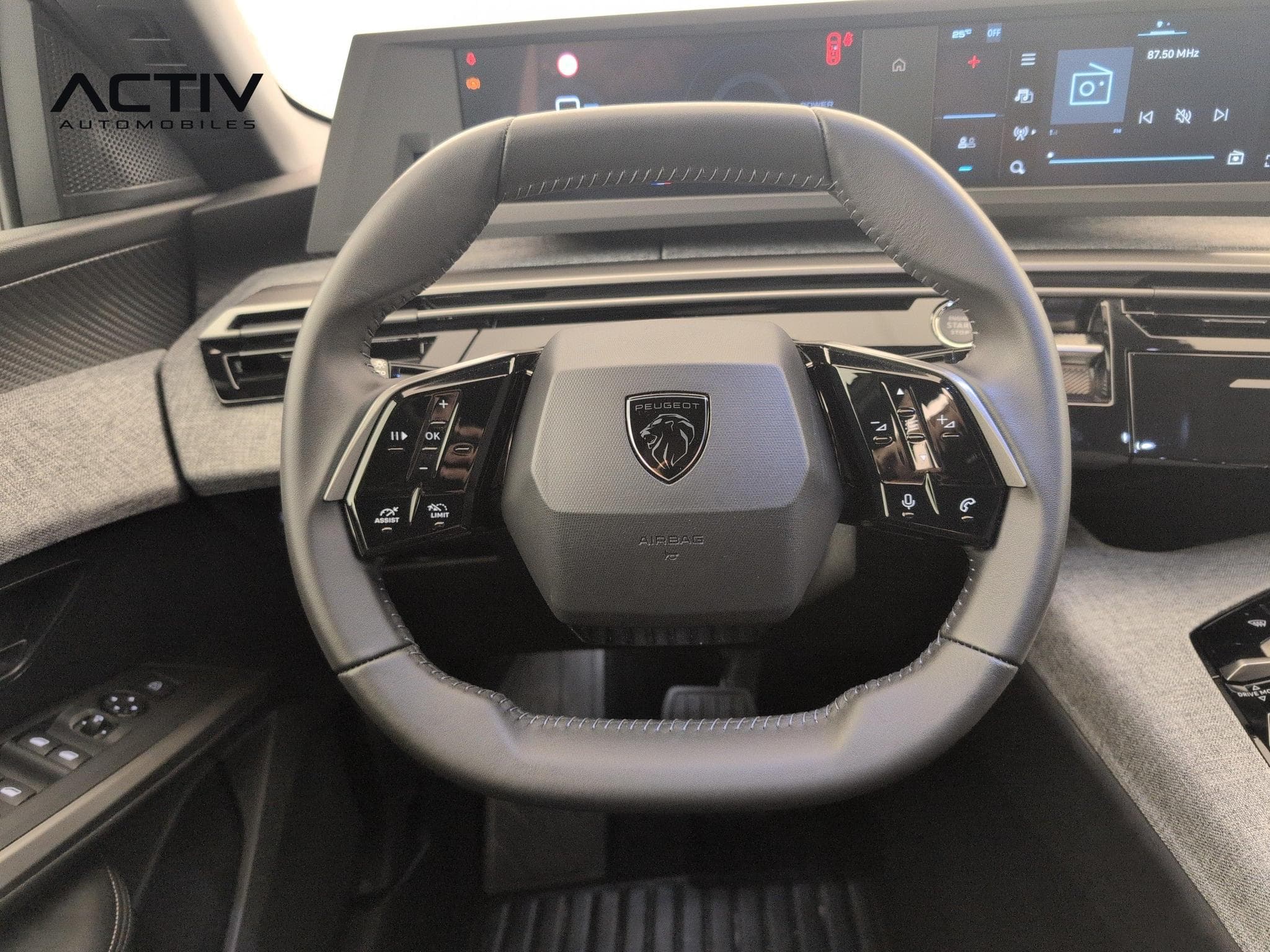 Peugeot 3008 Hybrid 145 e-DCS6 Allure (2025) - Photo 14