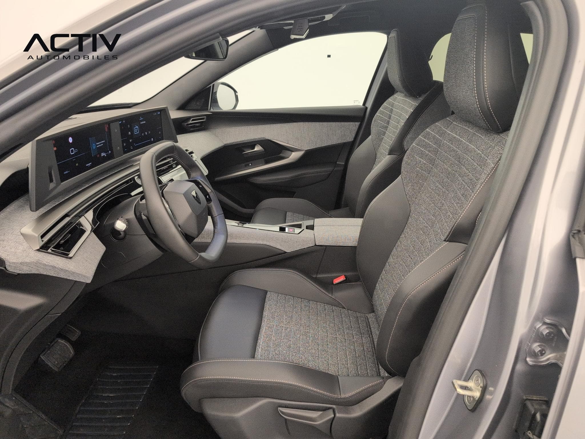 Peugeot 3008 Hybrid 145 e-DCS6 Allure (2025) - Photo 16