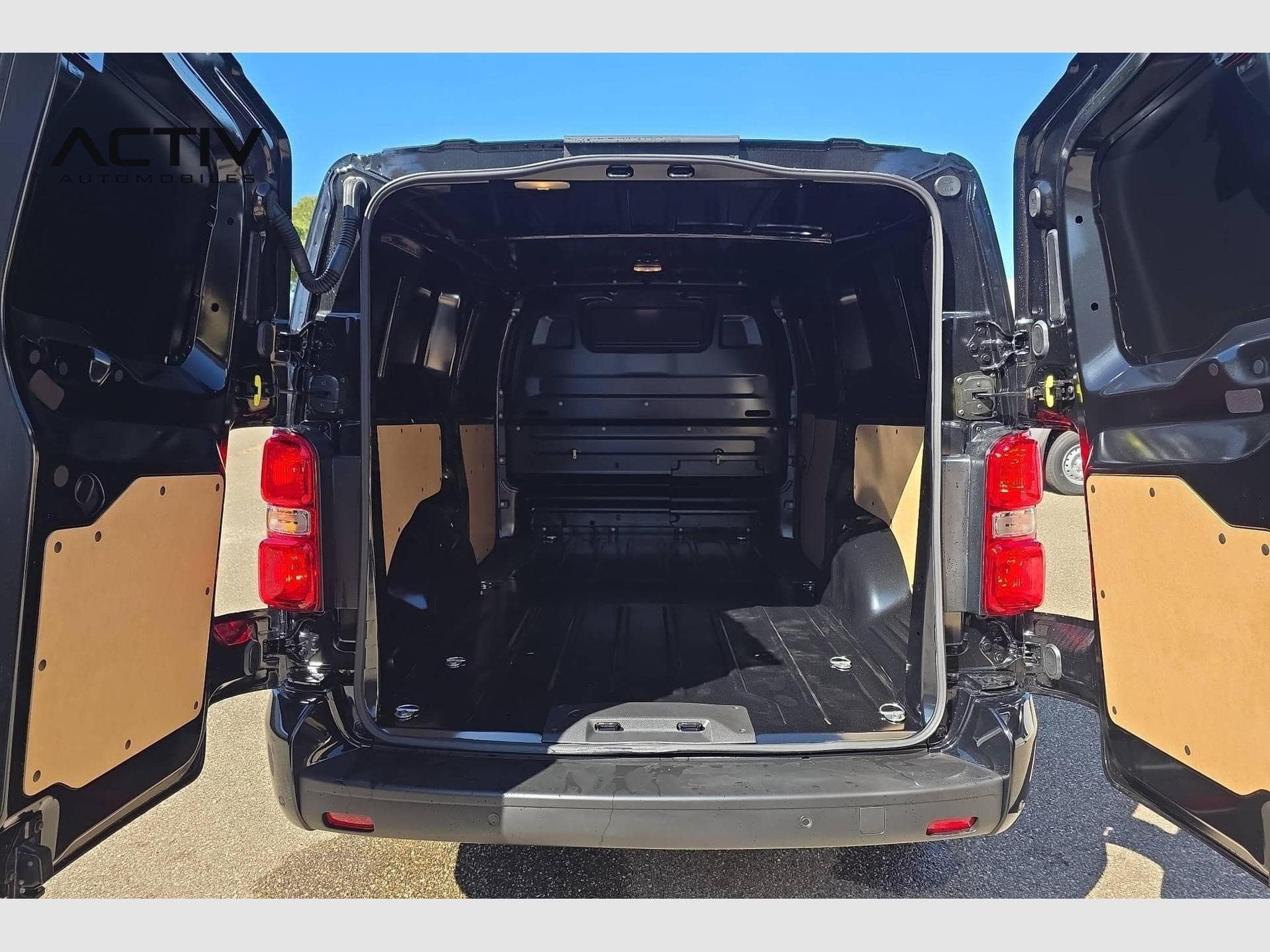 Peugeot Expert XL DIESEL 180 CH AUTOMATIQUE (2026) - Photo 11