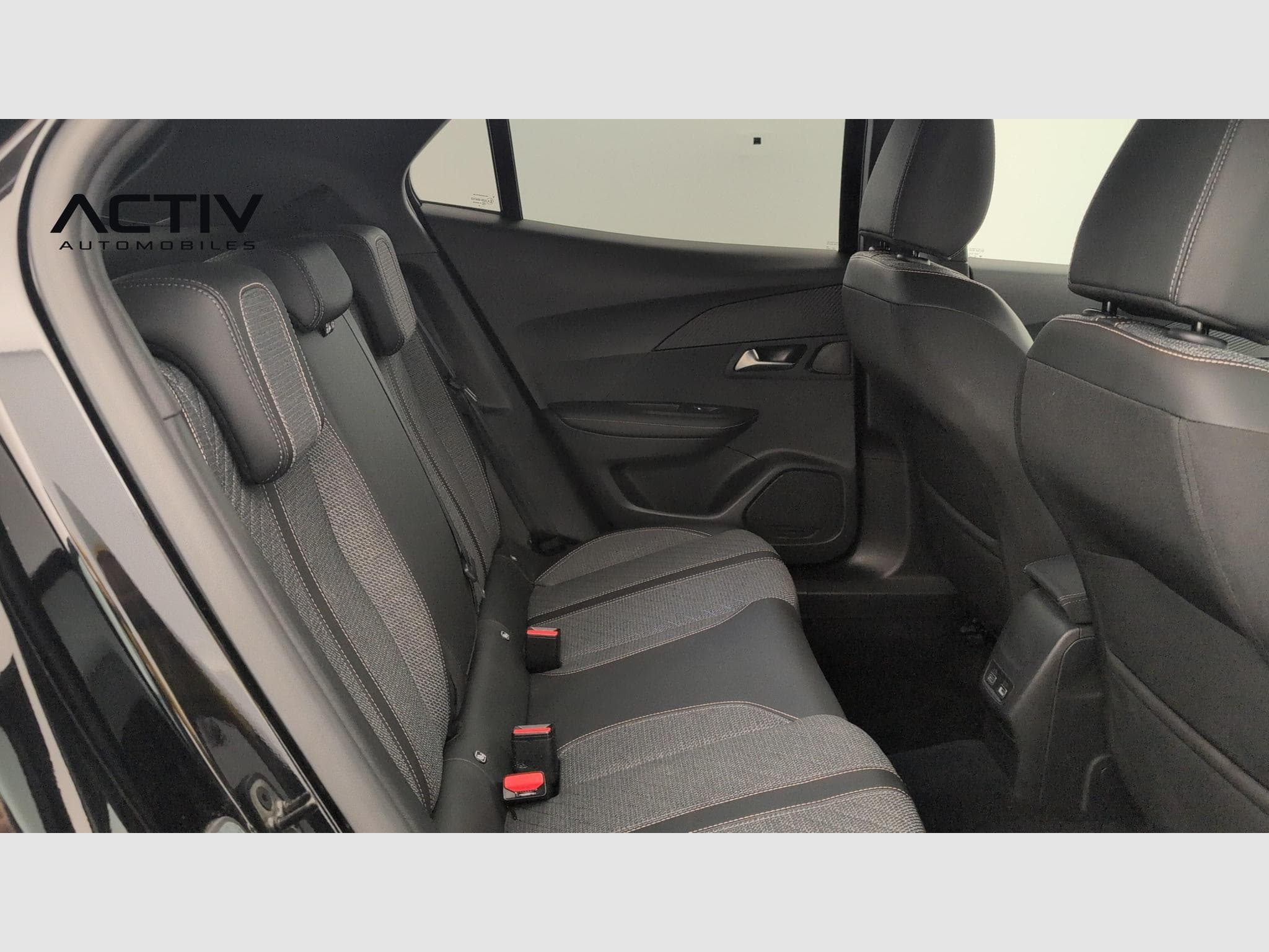 Peugeot 2008 100 S&S BVM6 Allure (2025) - Photo 10