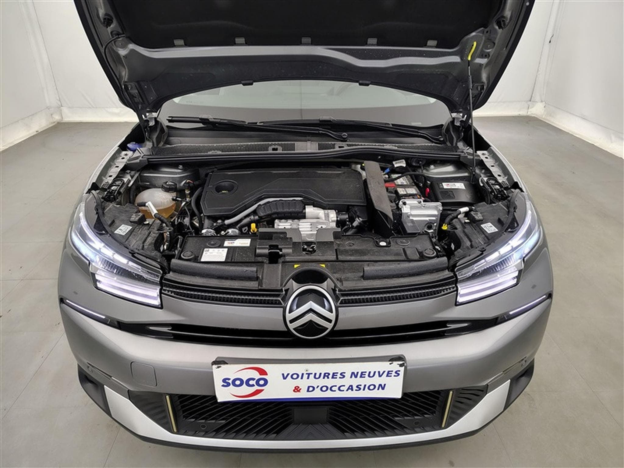 Citroën C4 X 1.2 Hybrid 145cv EAT8 Max (2025) - Photo 18