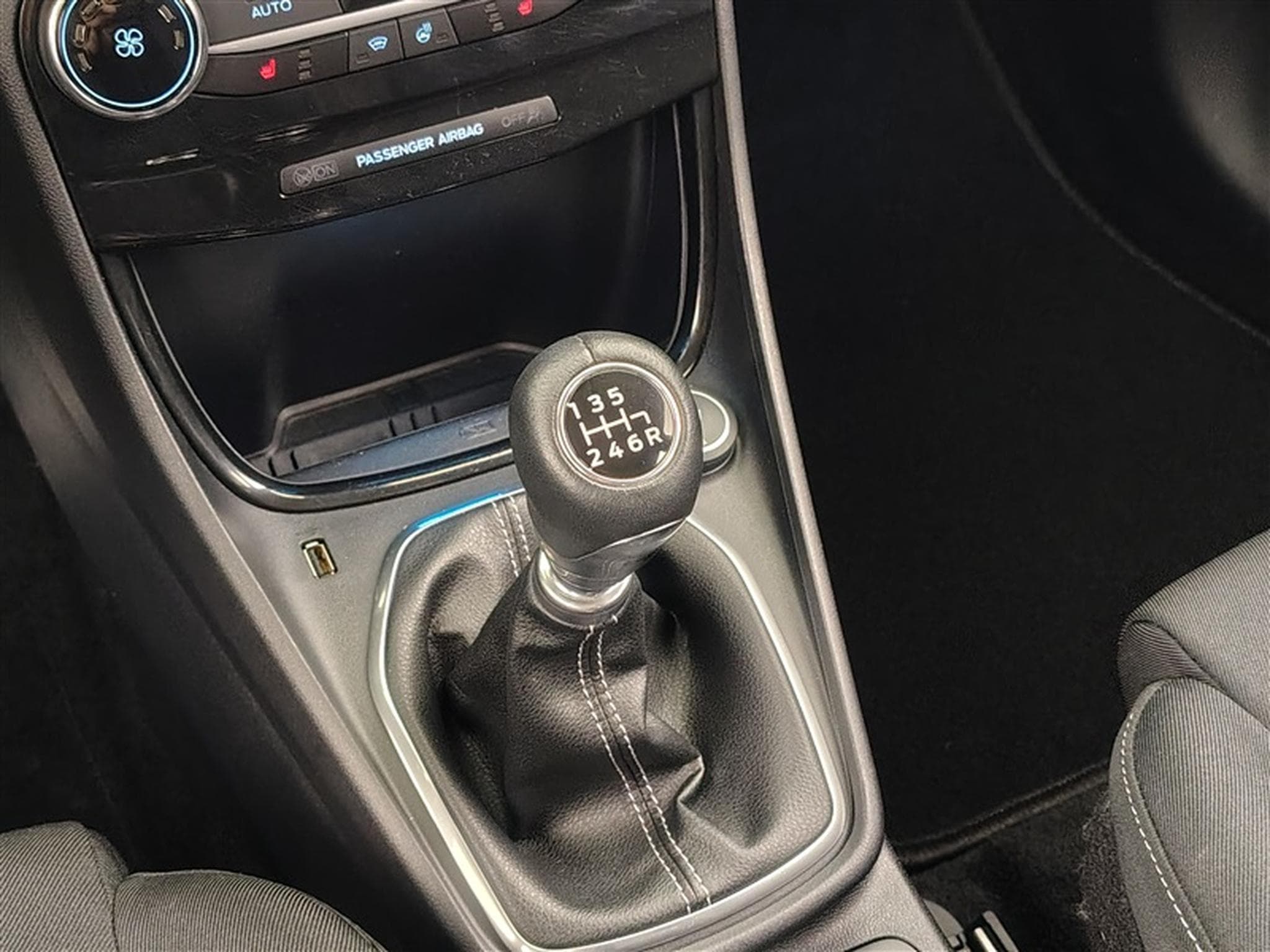 Ford Puma 1.0 EcoBoost mHEV Titanium NAVI/FULL LED/JA17/PDC (2021) - Photo 12