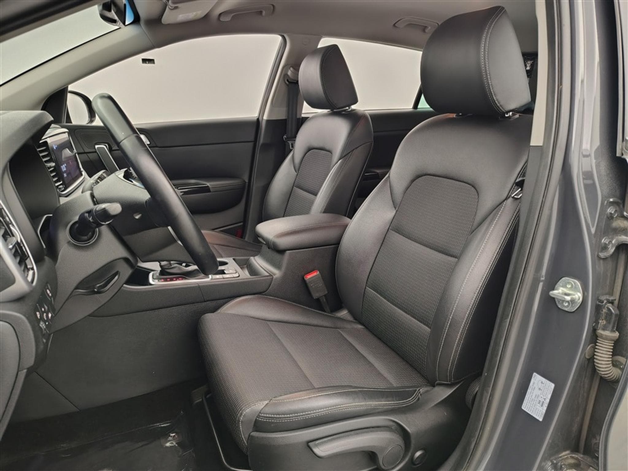 Kia Sportage 1.6 CRDi 136cv DCT Black Edition NAVI / CAMERA / JA 17" (2021) - Foto 7