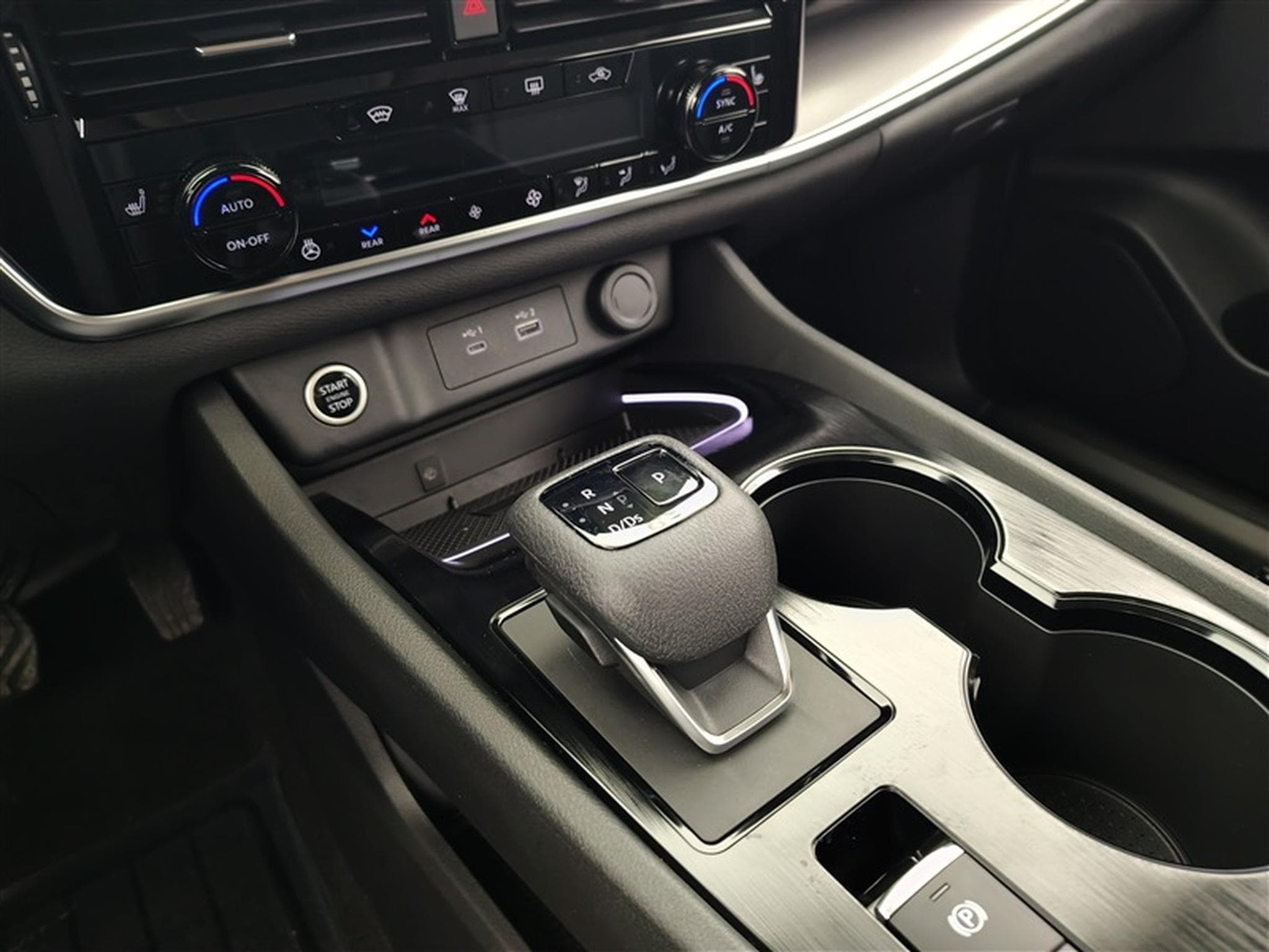 Nissan X-Trail 1.5 DIG-T 2WD X-Tronic N-Connecta NAVI / FULL LED / CAMERA (2026) - Photo 12