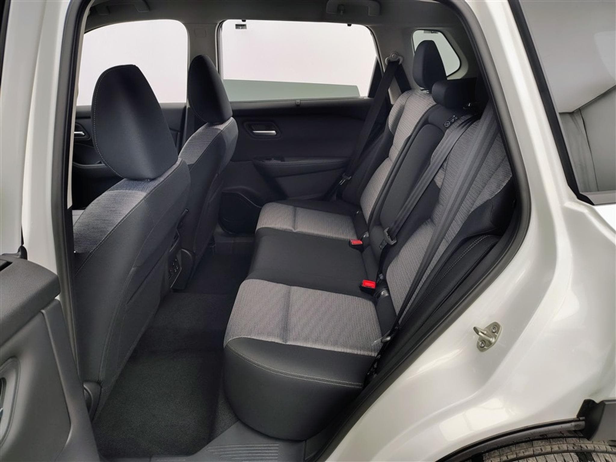Nissan X-Trail 1.5 DIG-T 2WD X-Tronic N-Connecta NAVI / FULL LED / CAMERA (2026) - Photo 13