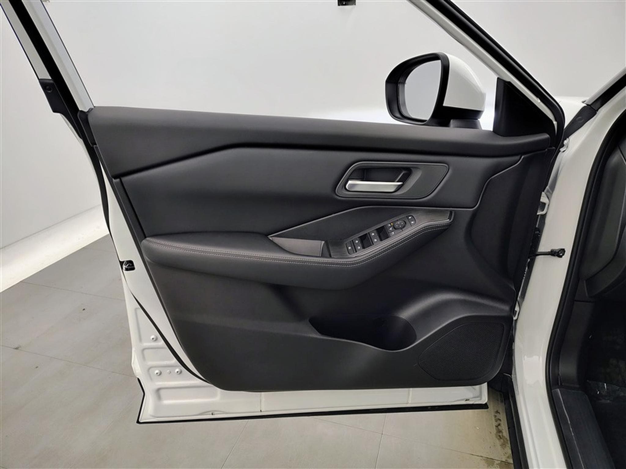 Nissan X-Trail 1.5 DIG-T 2WD X-Tronic N-Connecta NAVI / FULL LED / CAMERA (2026) - Photo 17