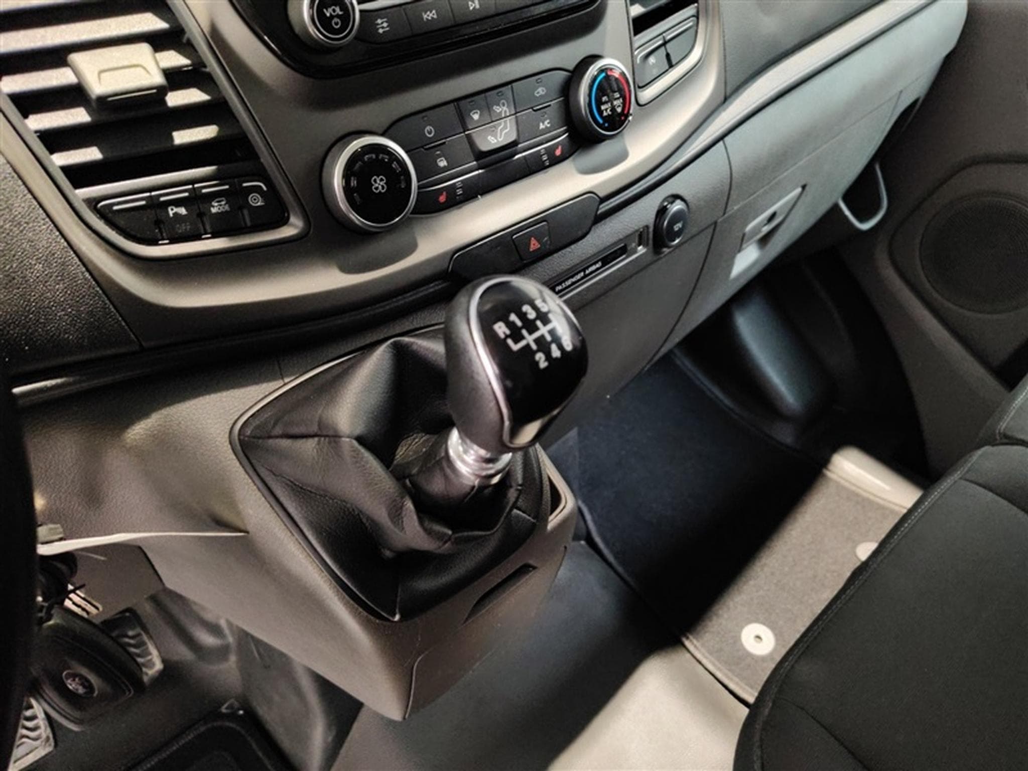 Ford Transit 2.0 TDCi L2H1 Trend Navi / PDC +Caméra (2021) - Foto 13