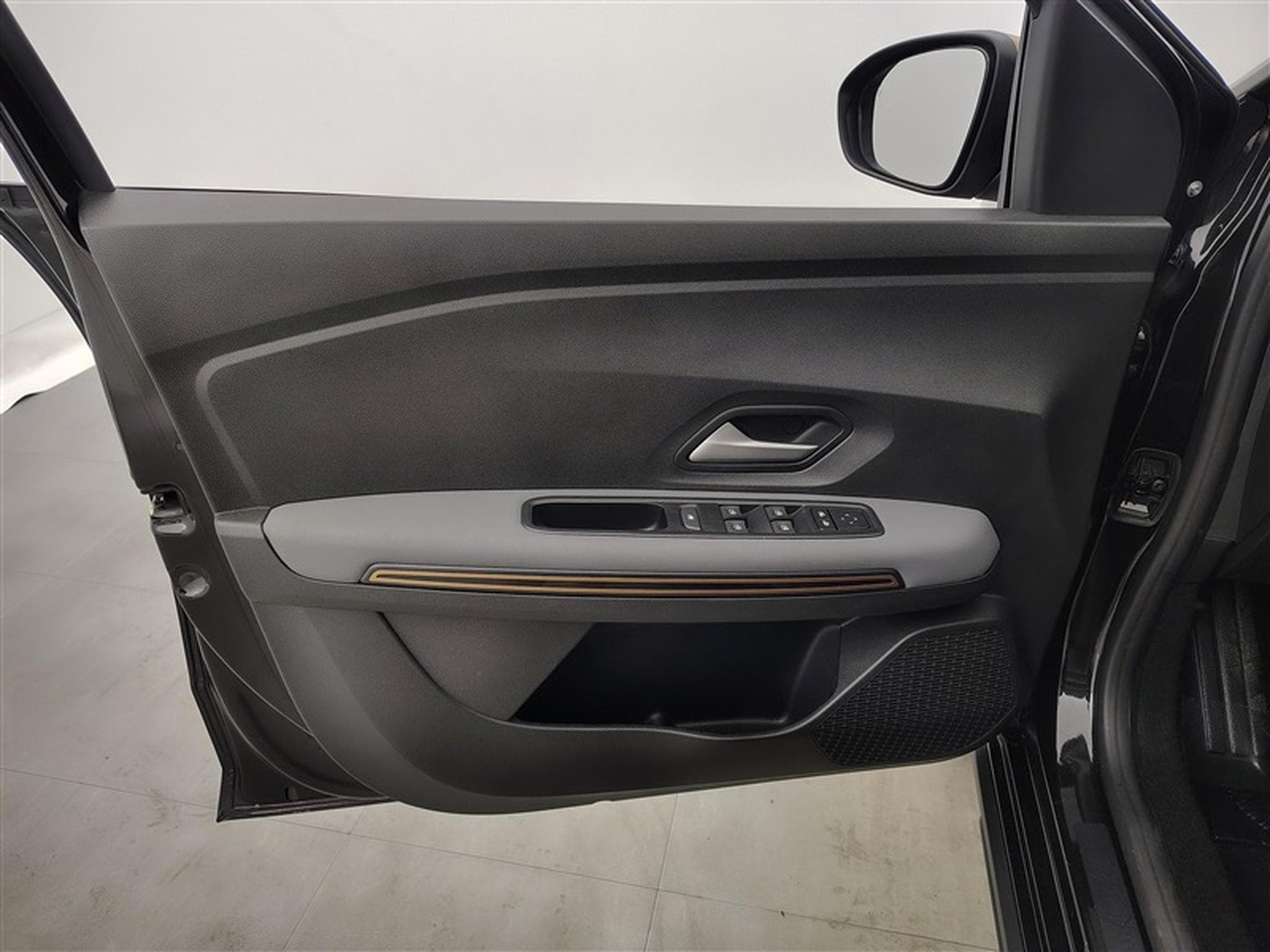 Dacia Jogger Hybrid 1.6 Extreme 7PL / NAVI / CARPLAY / CAMERA (2025) - Foto 17