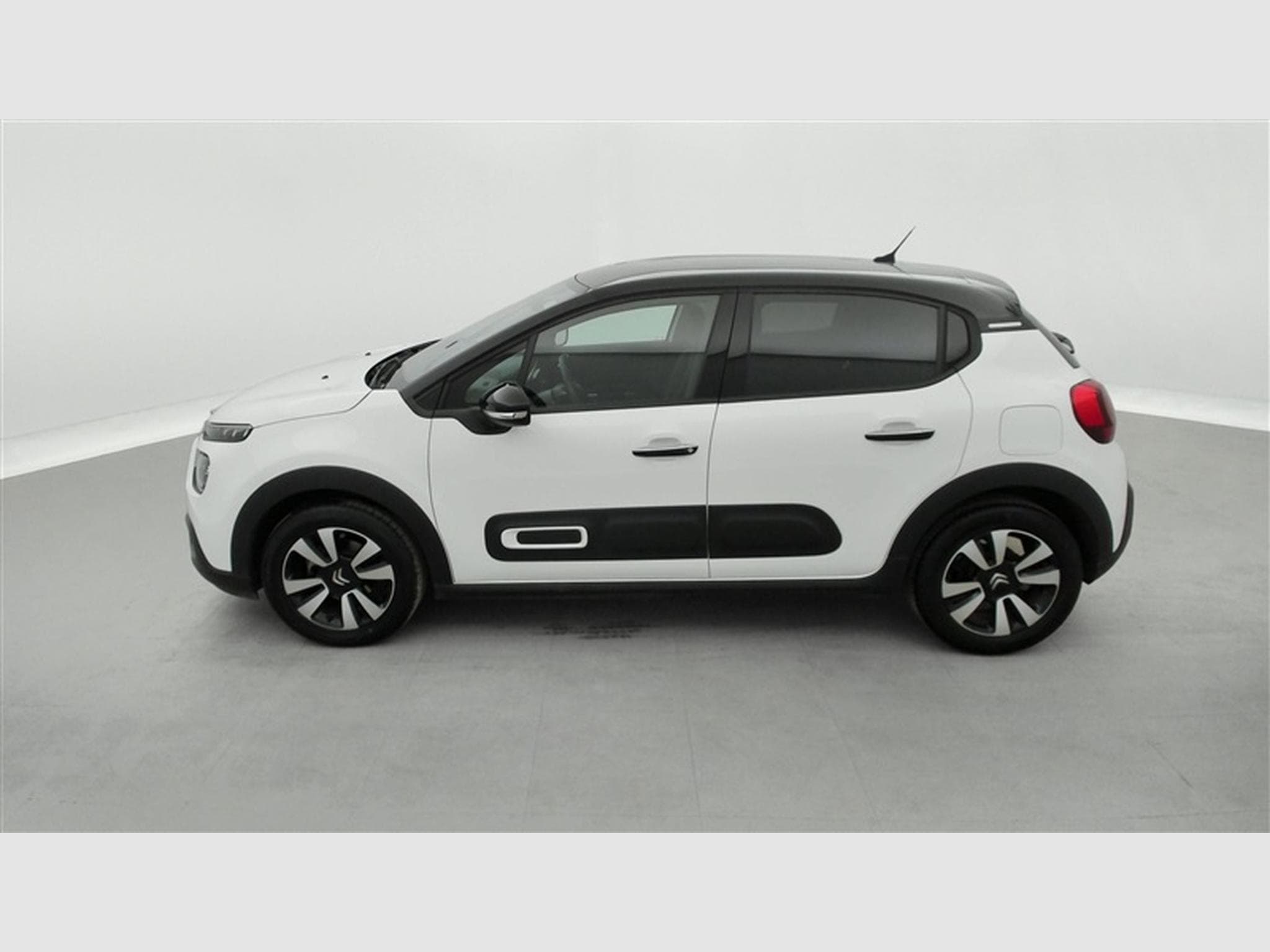 Citroën C3 1.2i PureTech Shine CARPLAY / FULL LED / JA 16" (2023) - Photo 3