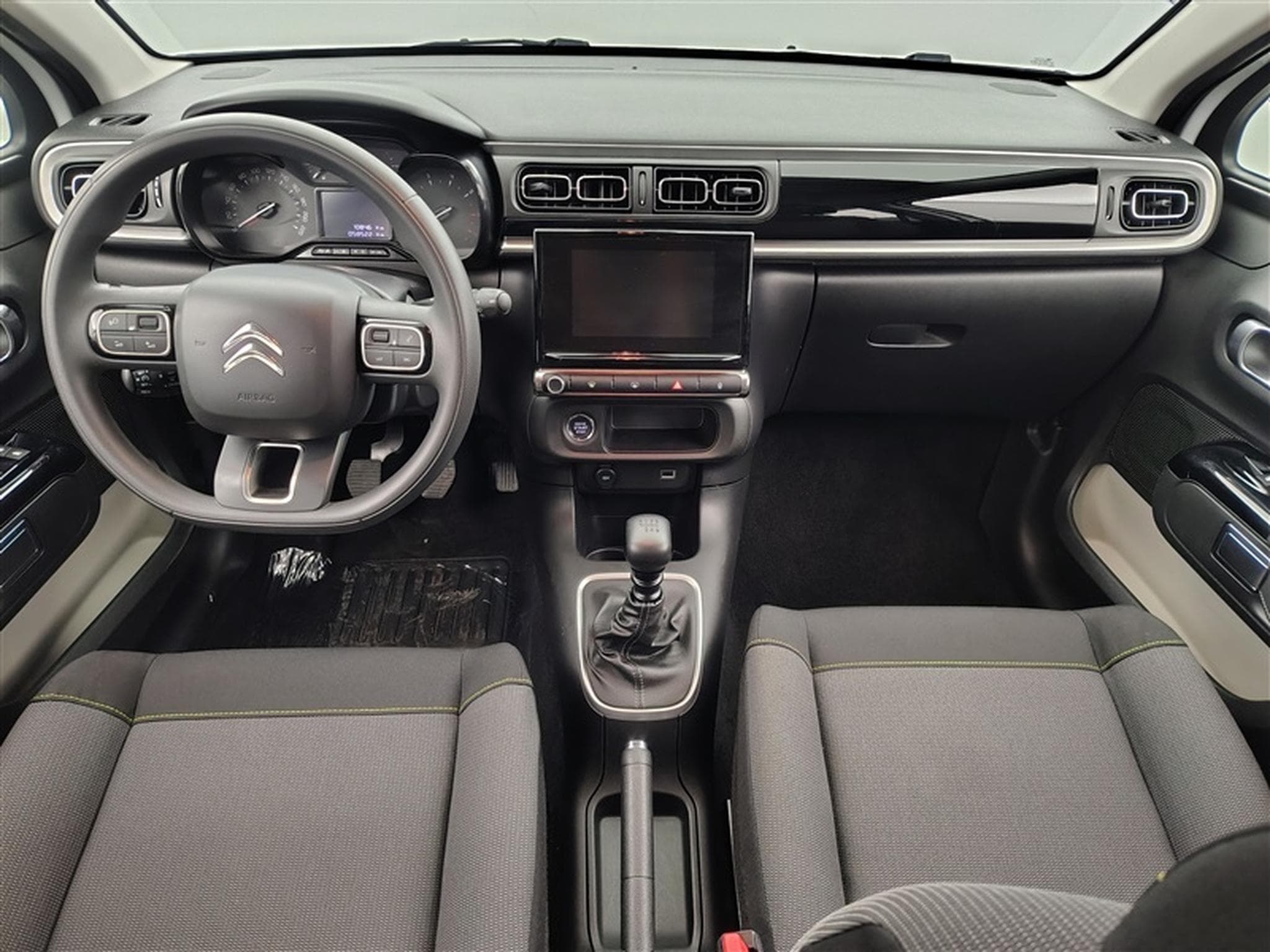 Citroën C3 1.2i PureTech Shine CARPLAY / FULL LED / JA 16" (2023) - Photo 8