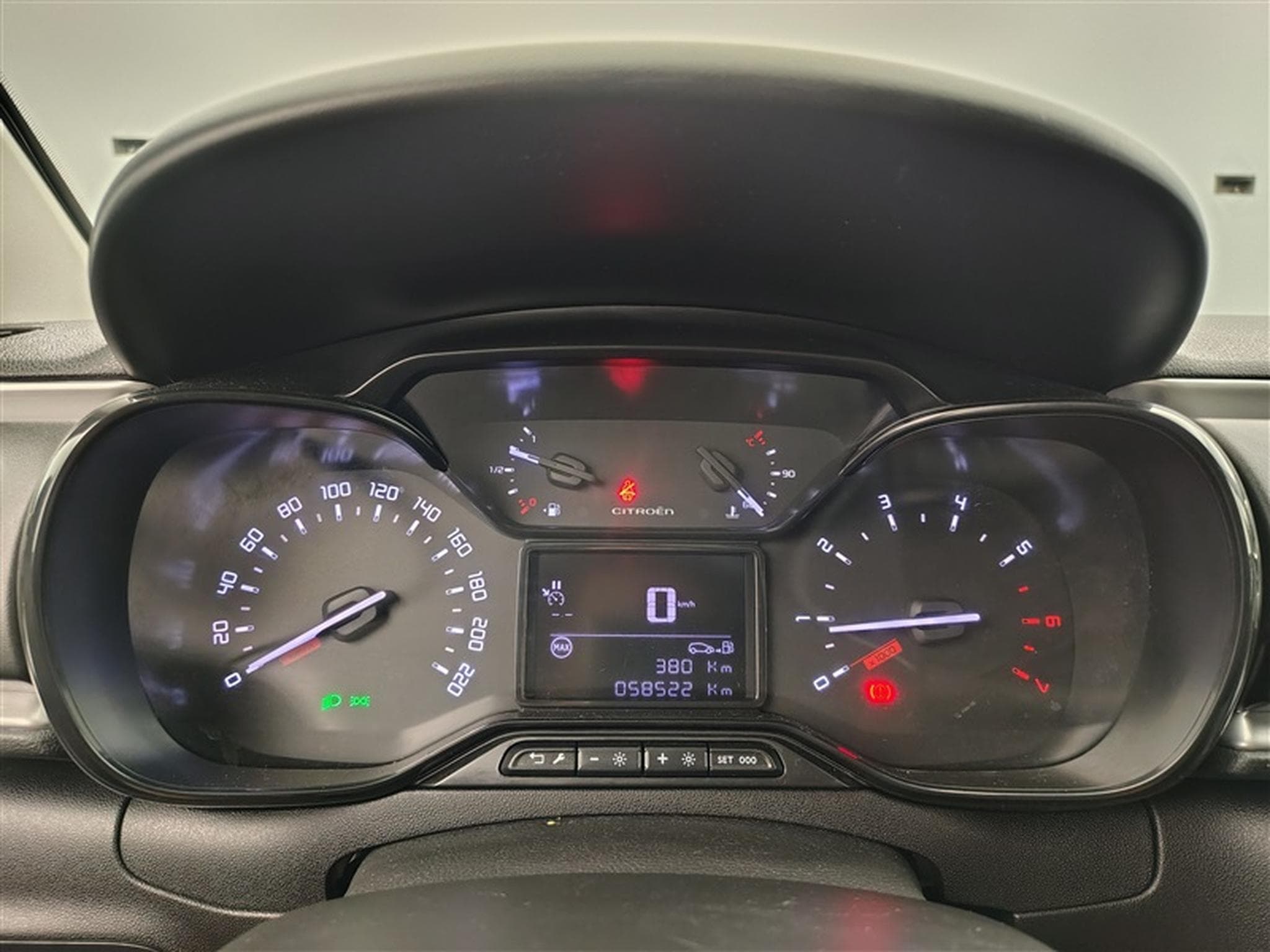 Citroën C3 1.2i PureTech Shine CARPLAY / FULL LED / JA 16" (2023) - Photo 10